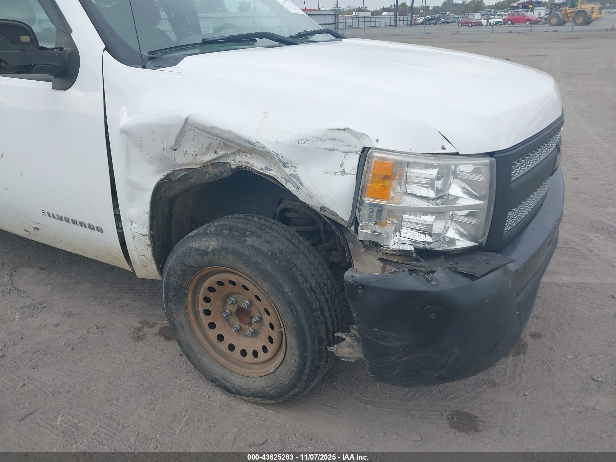 CHEVROLET SILVERADO image 6