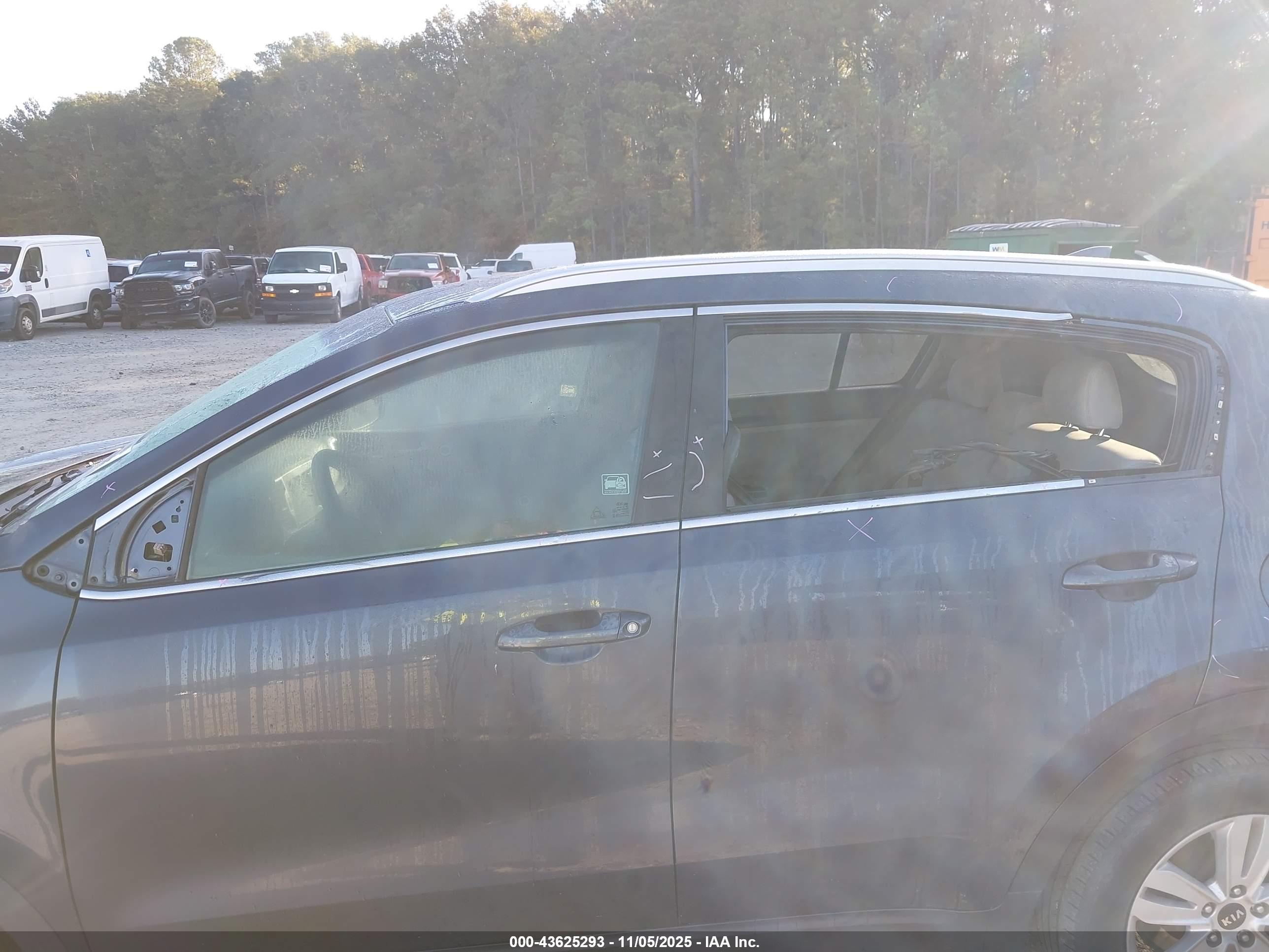 KIA SPORTAGE image 6