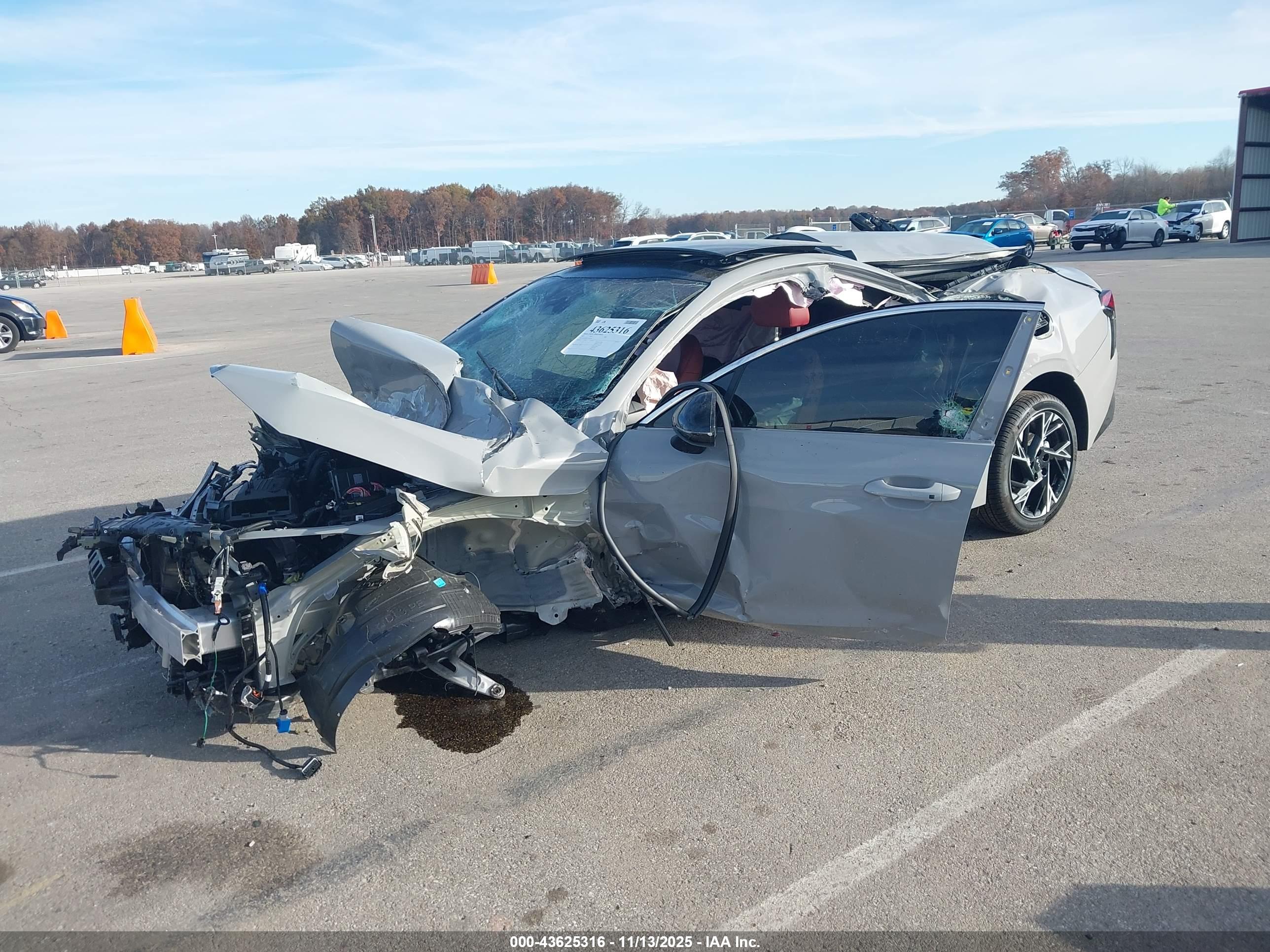 KIA K5 image 2