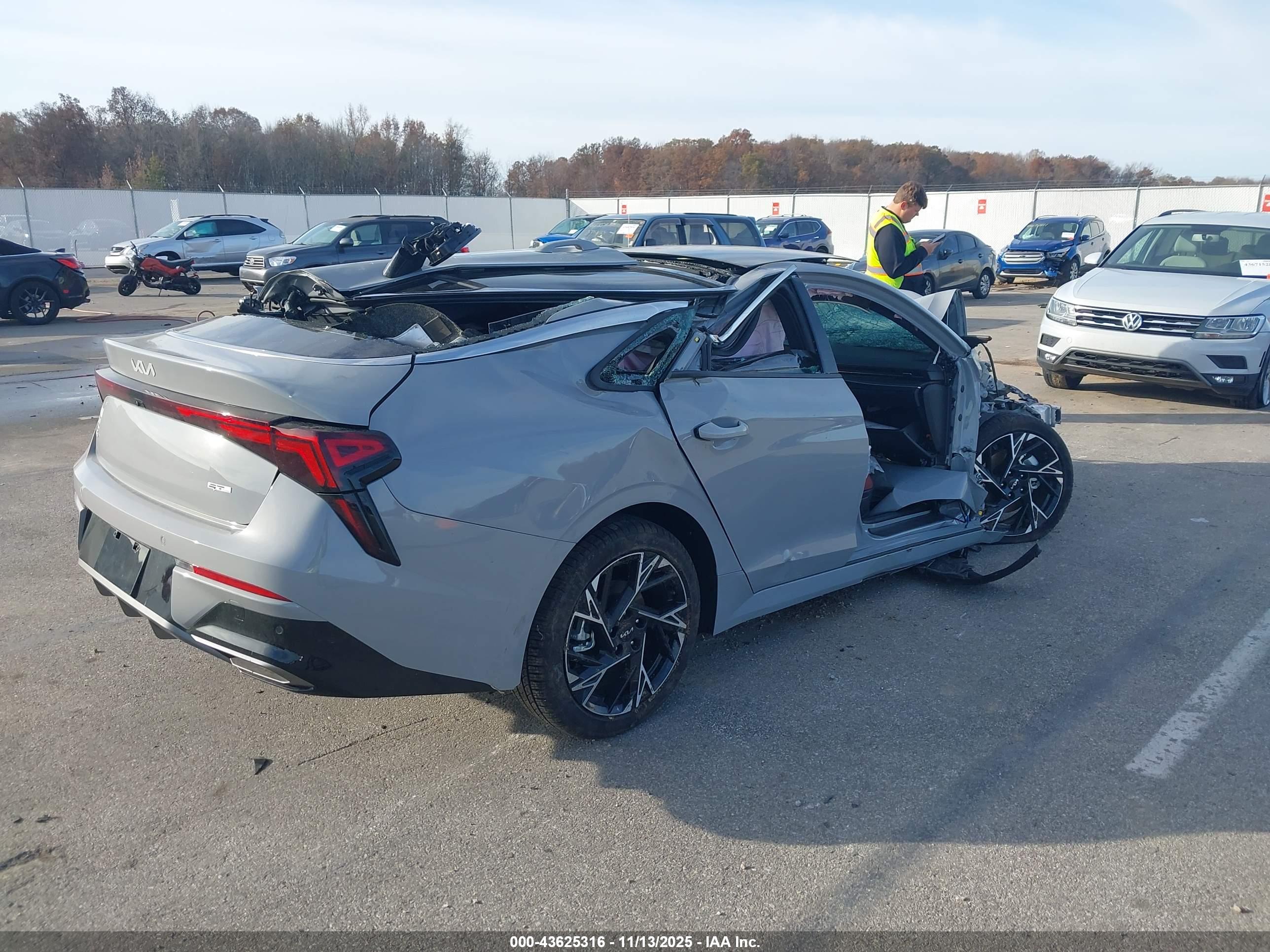 KIA K5 image 4