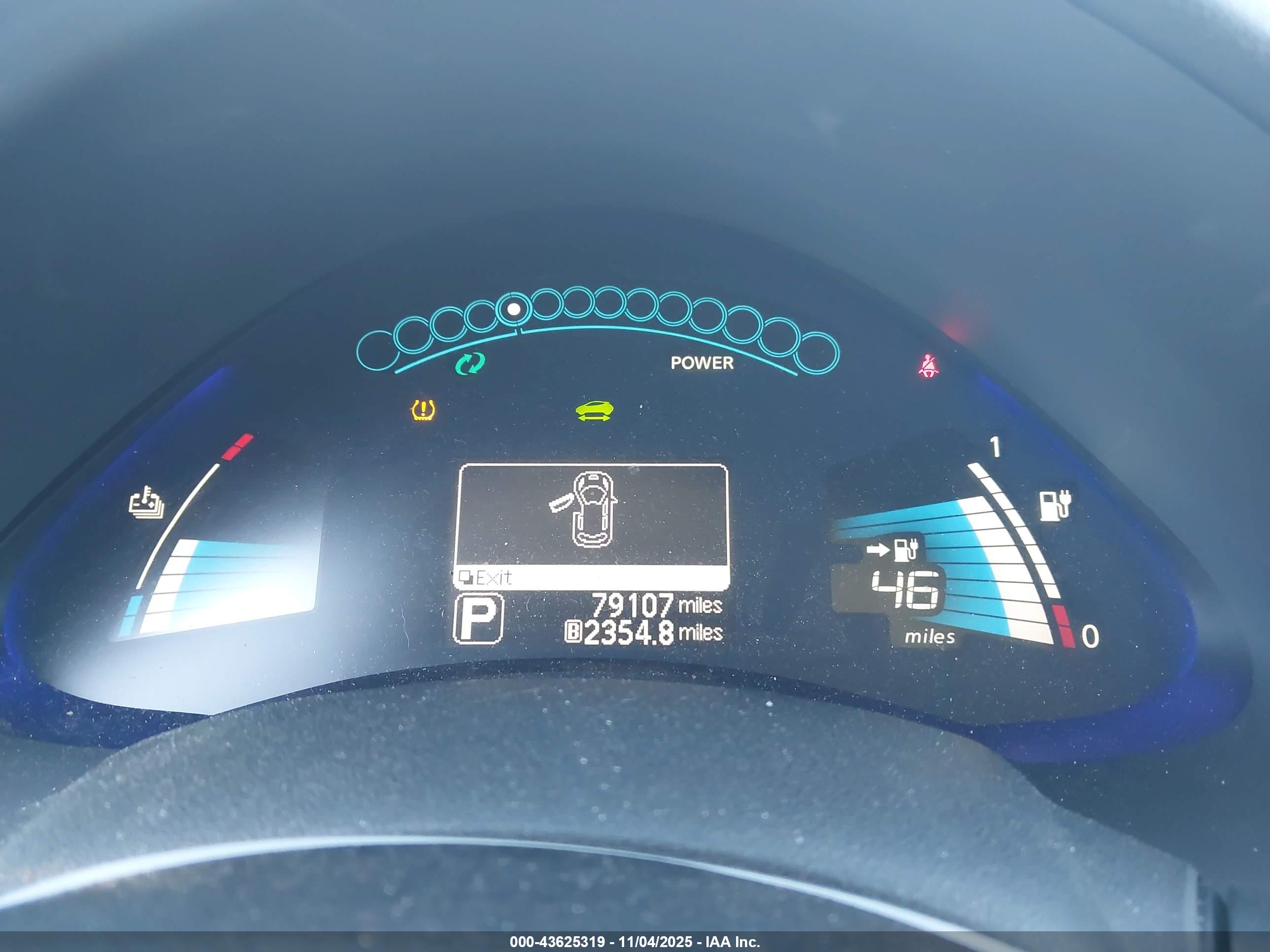 NISSAN LEAF image 7