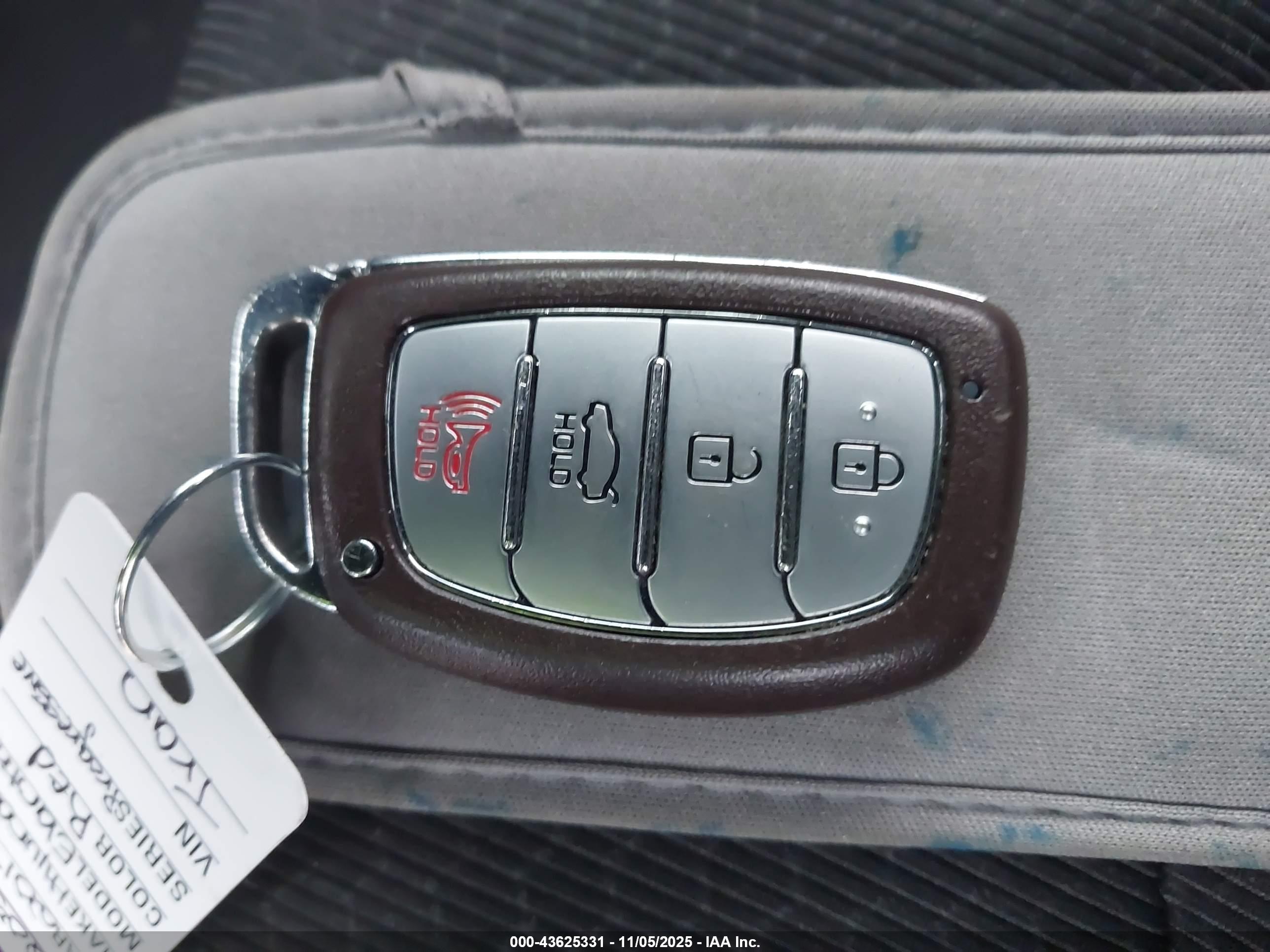 HYUNDAI ELANTRA image 11