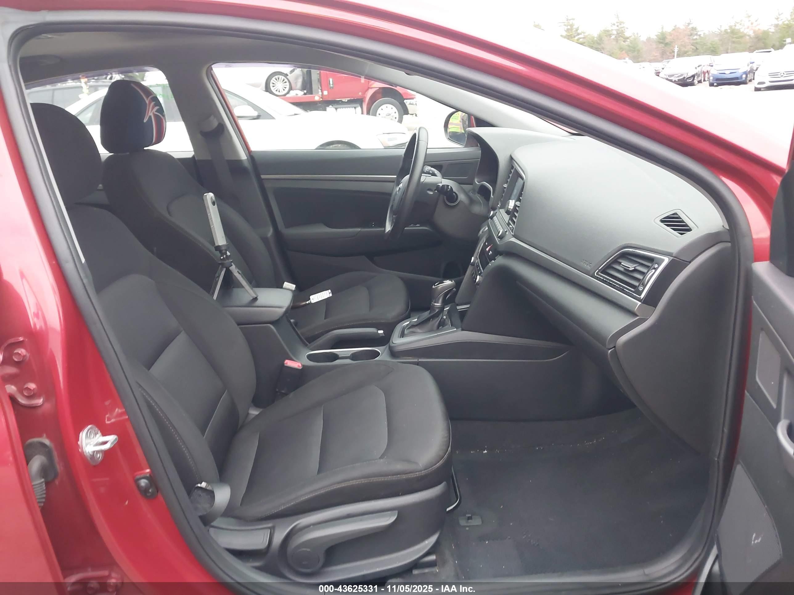 HYUNDAI ELANTRA image 5