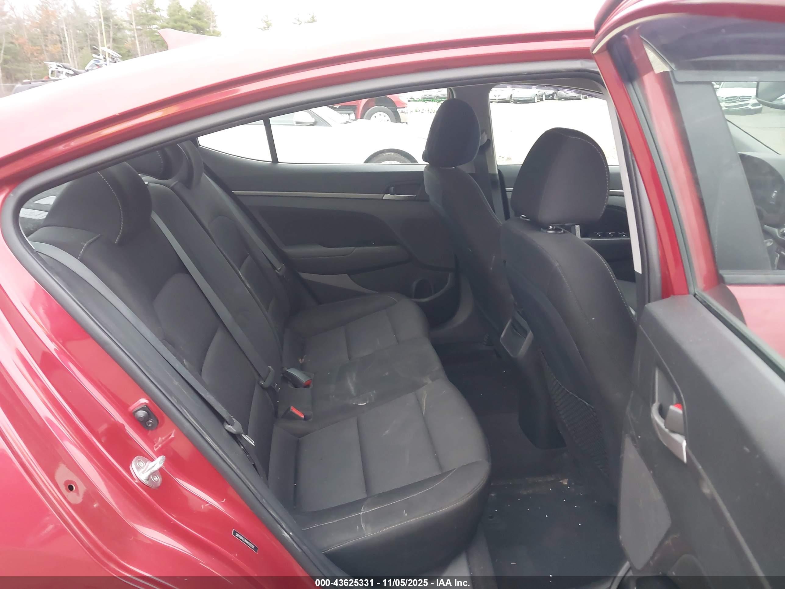 HYUNDAI ELANTRA image 8