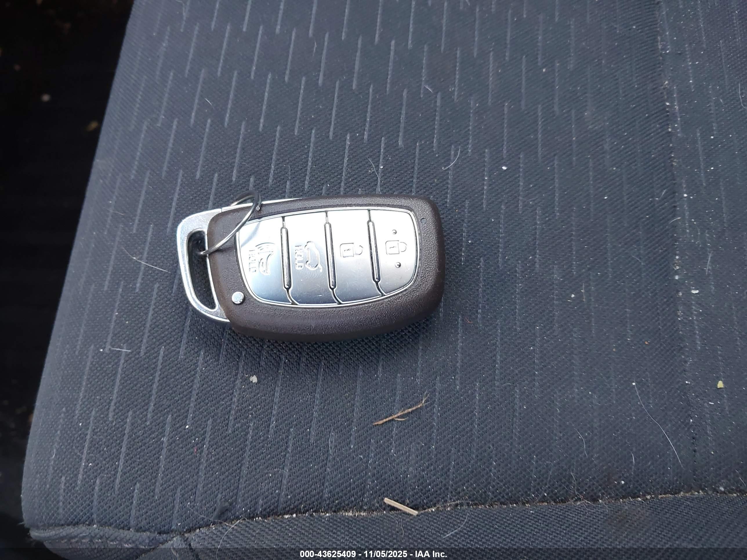 HYUNDAI TUCSON image 11