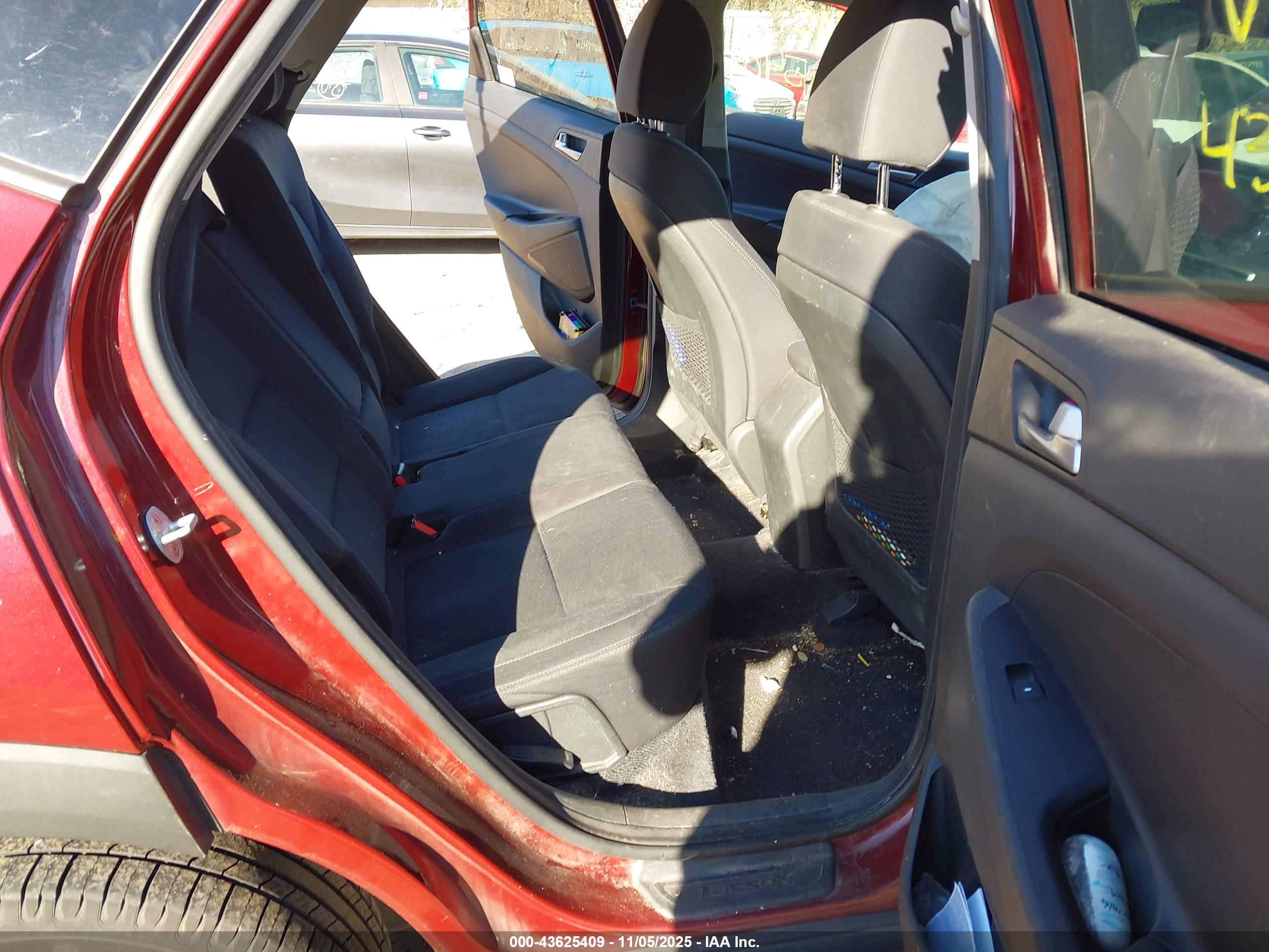 HYUNDAI TUCSON image 8