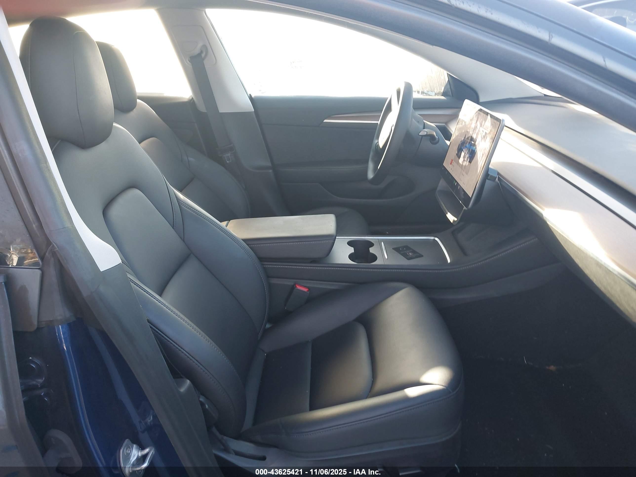 TESLA MODEL image 5