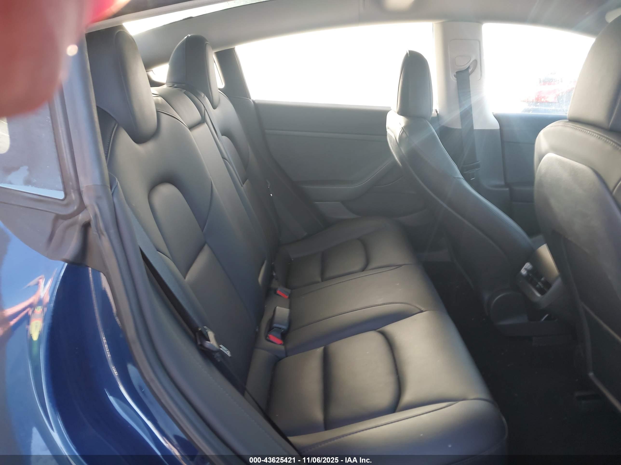 TESLA MODEL image 8