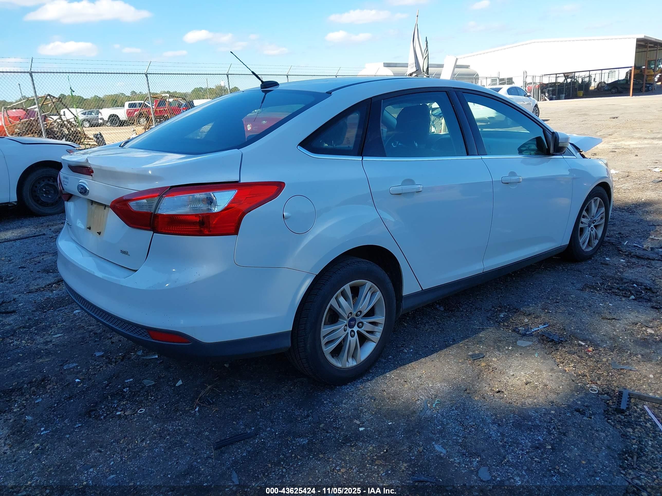 FORD FOCUS image 4