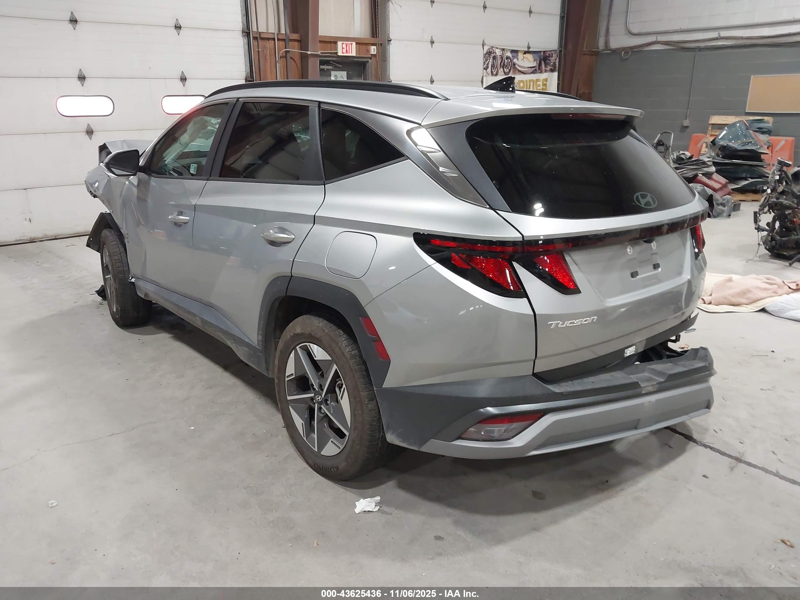 HYUNDAI TUCSON image 3