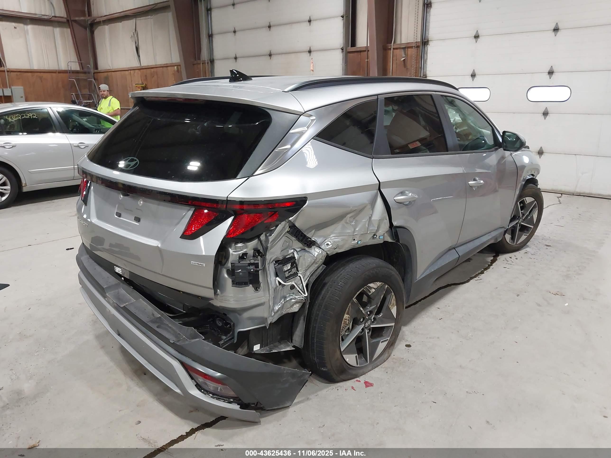 HYUNDAI TUCSON image 4