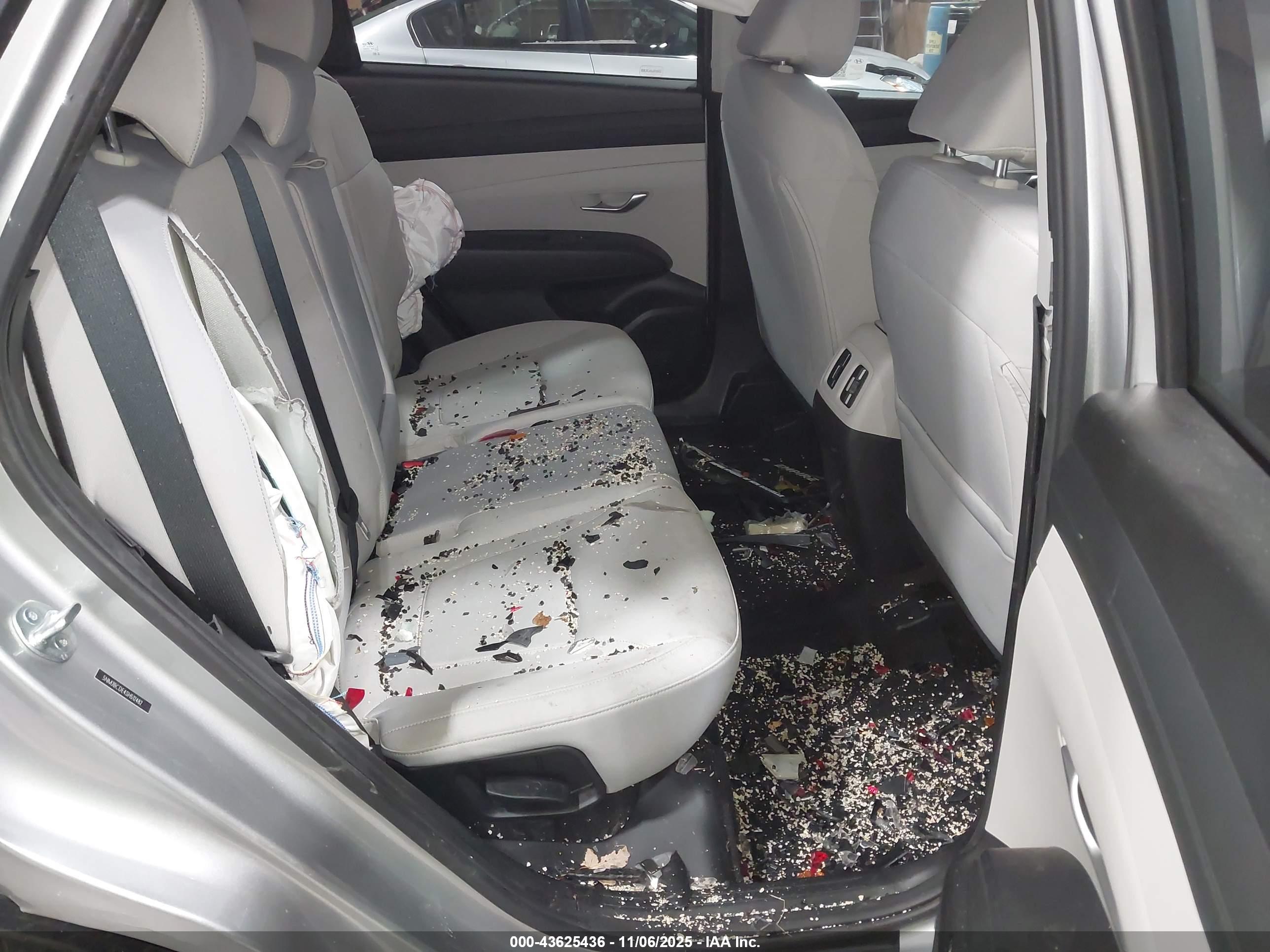 HYUNDAI TUCSON image 8
