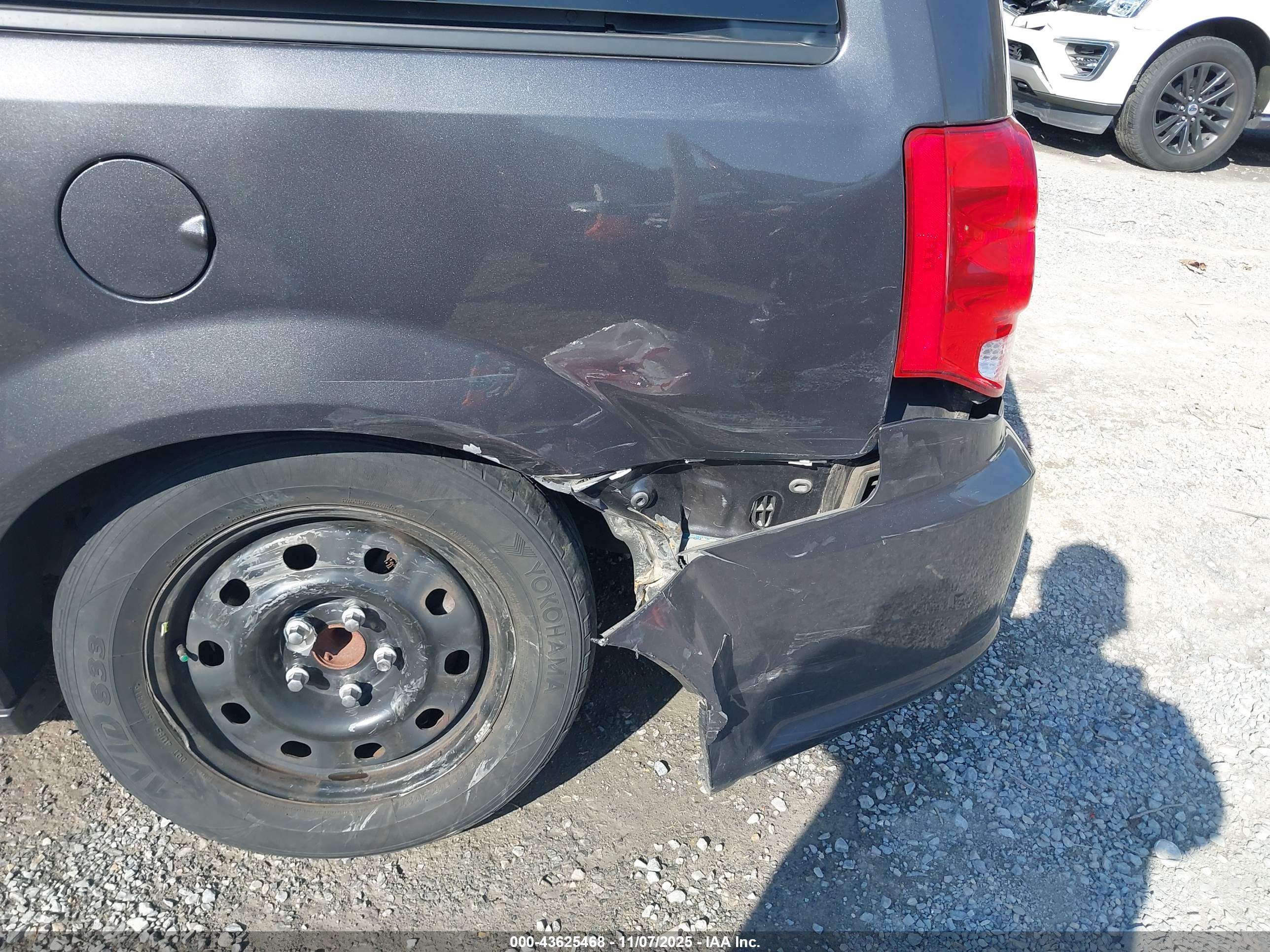 DODGE GRAND image 6