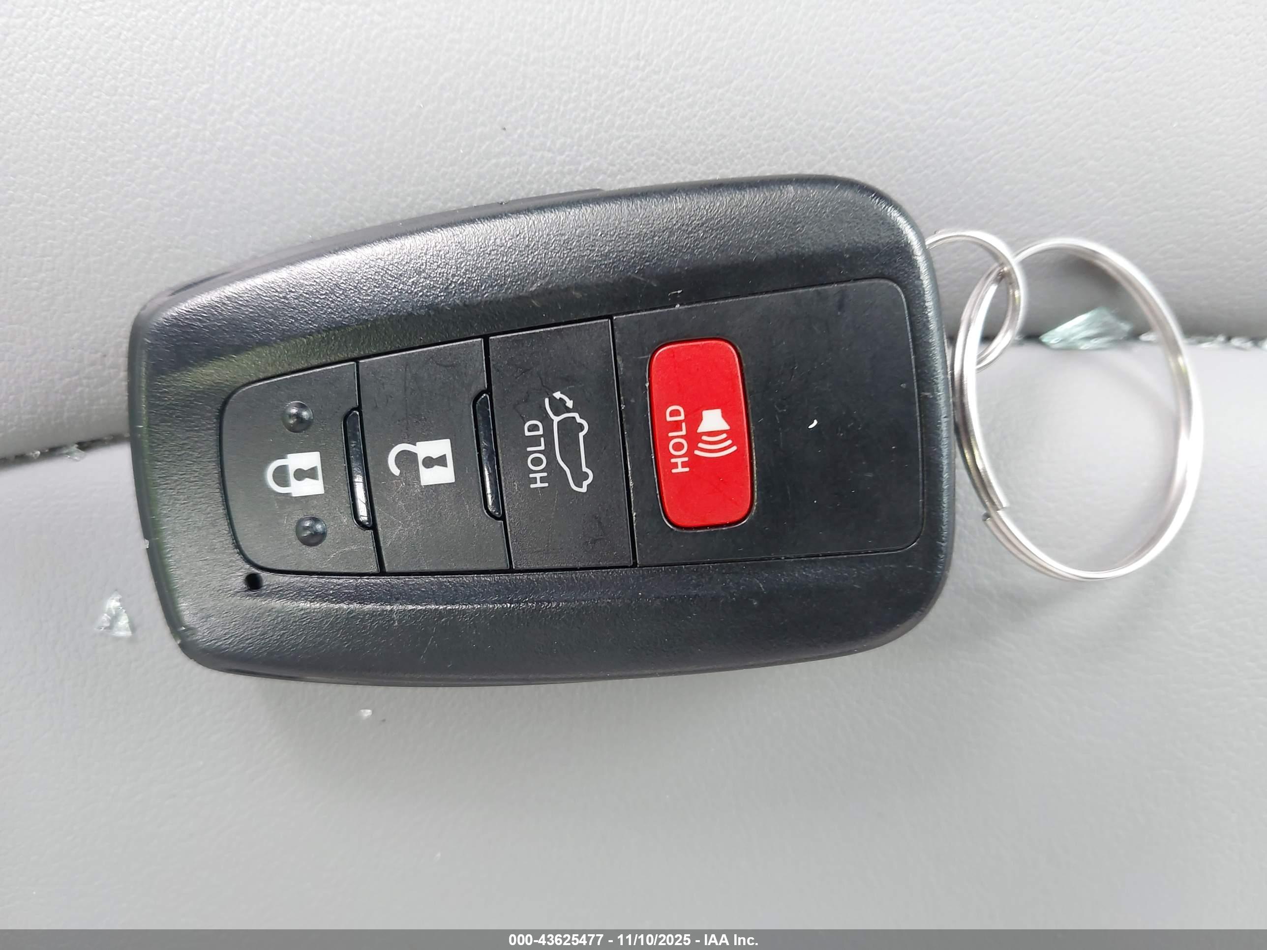TOYOTA RAV4 image 11