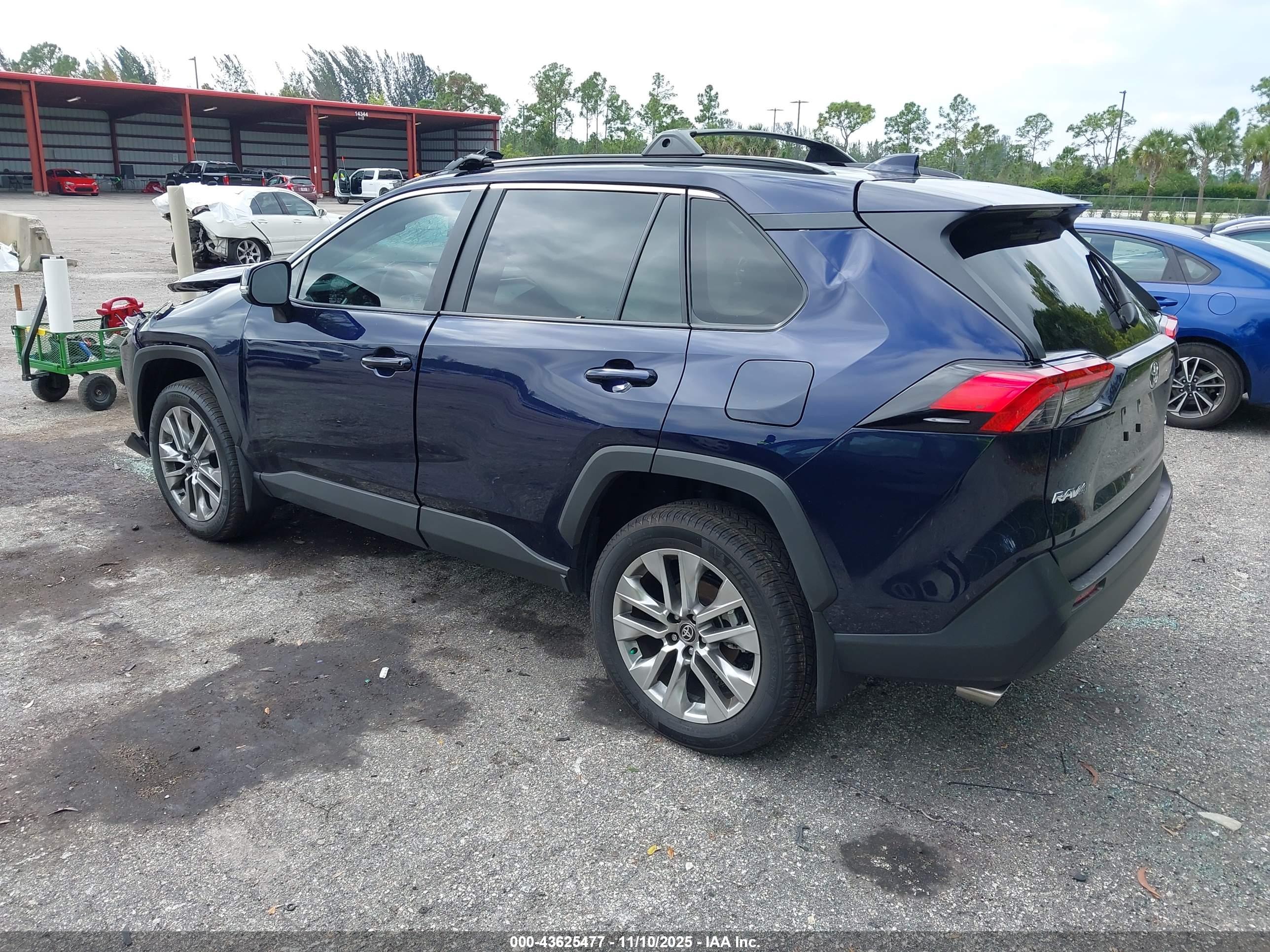 TOYOTA RAV4 image 3