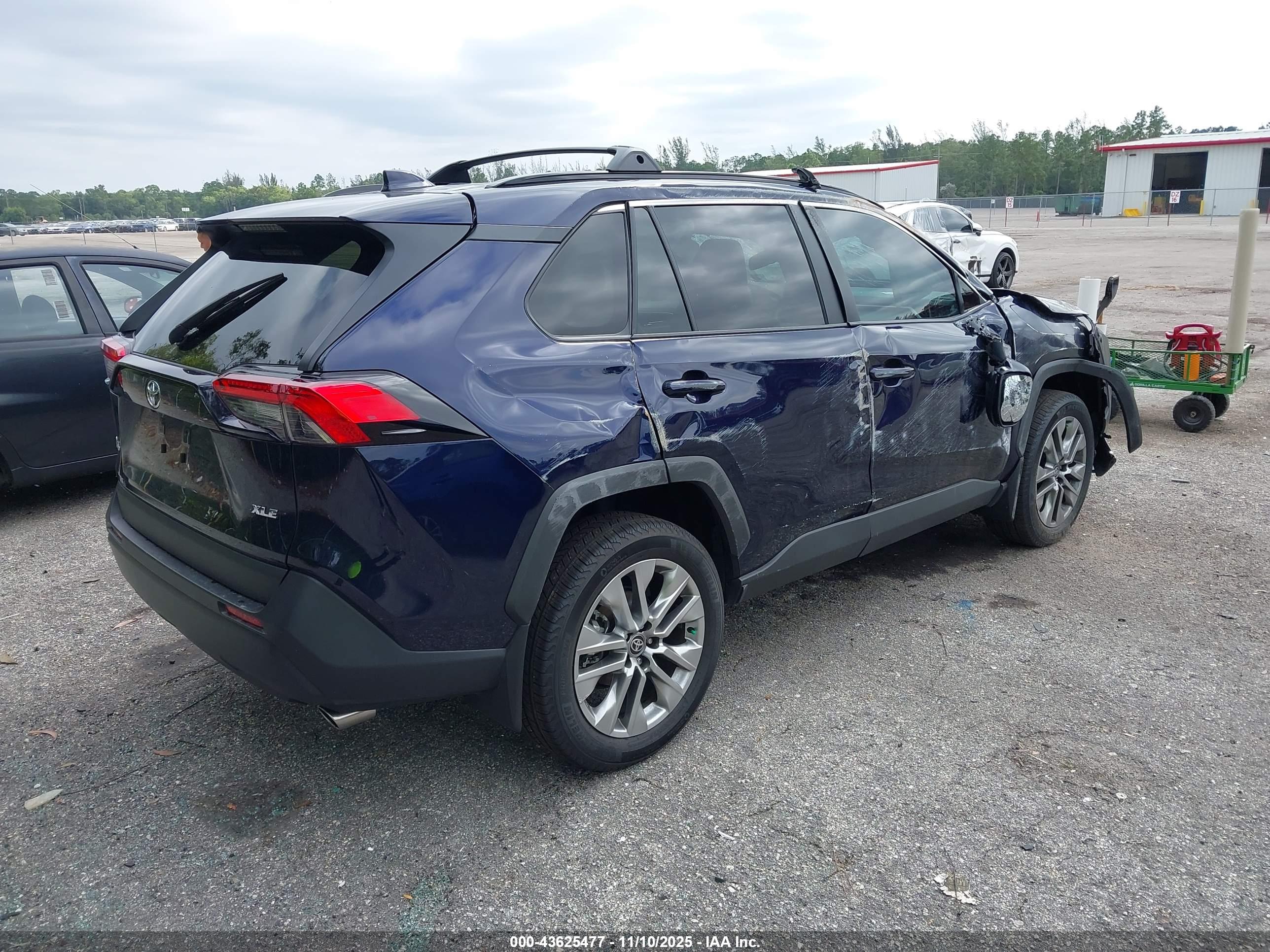 TOYOTA RAV4 image 4