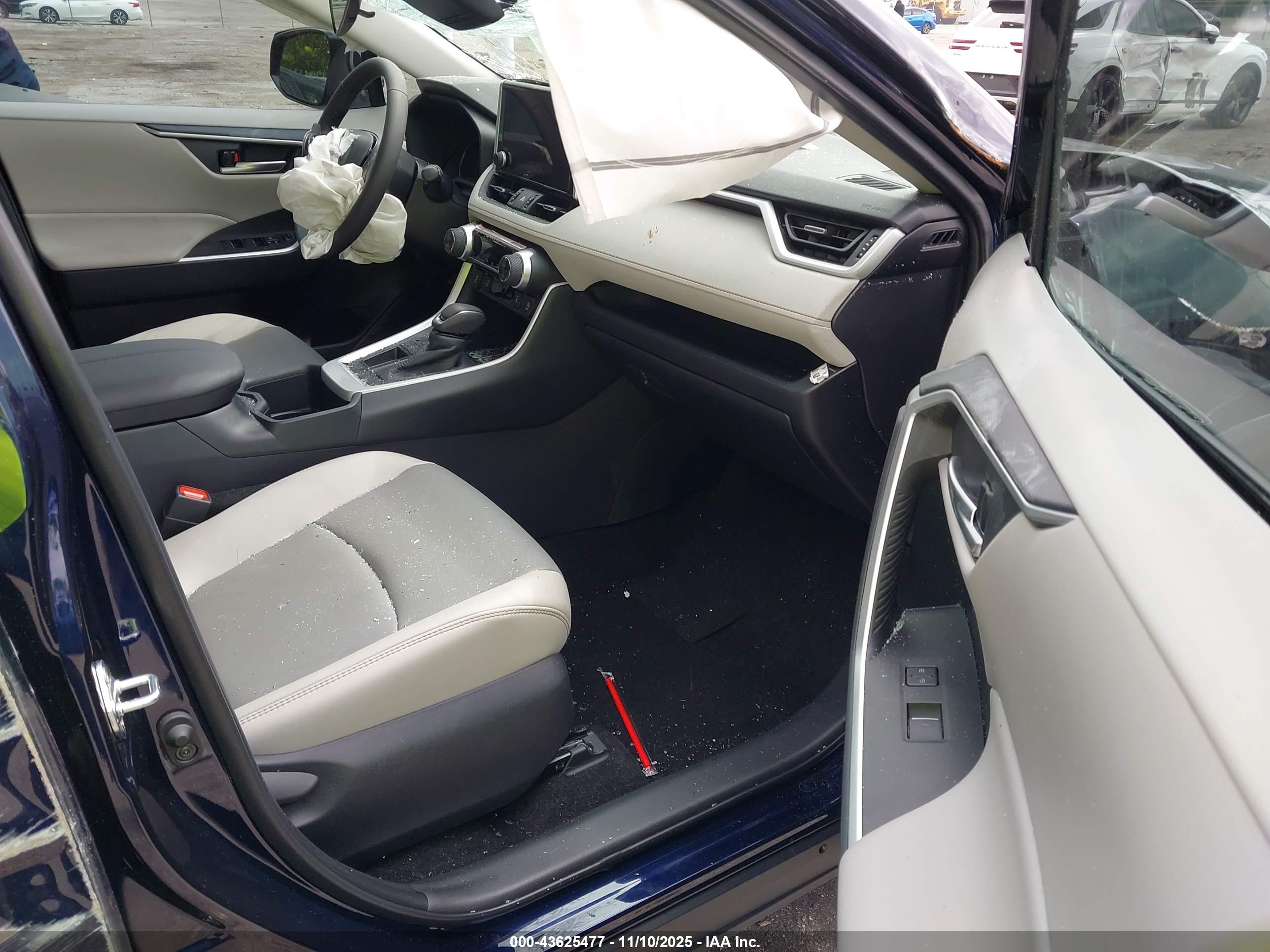 TOYOTA RAV4 image 5