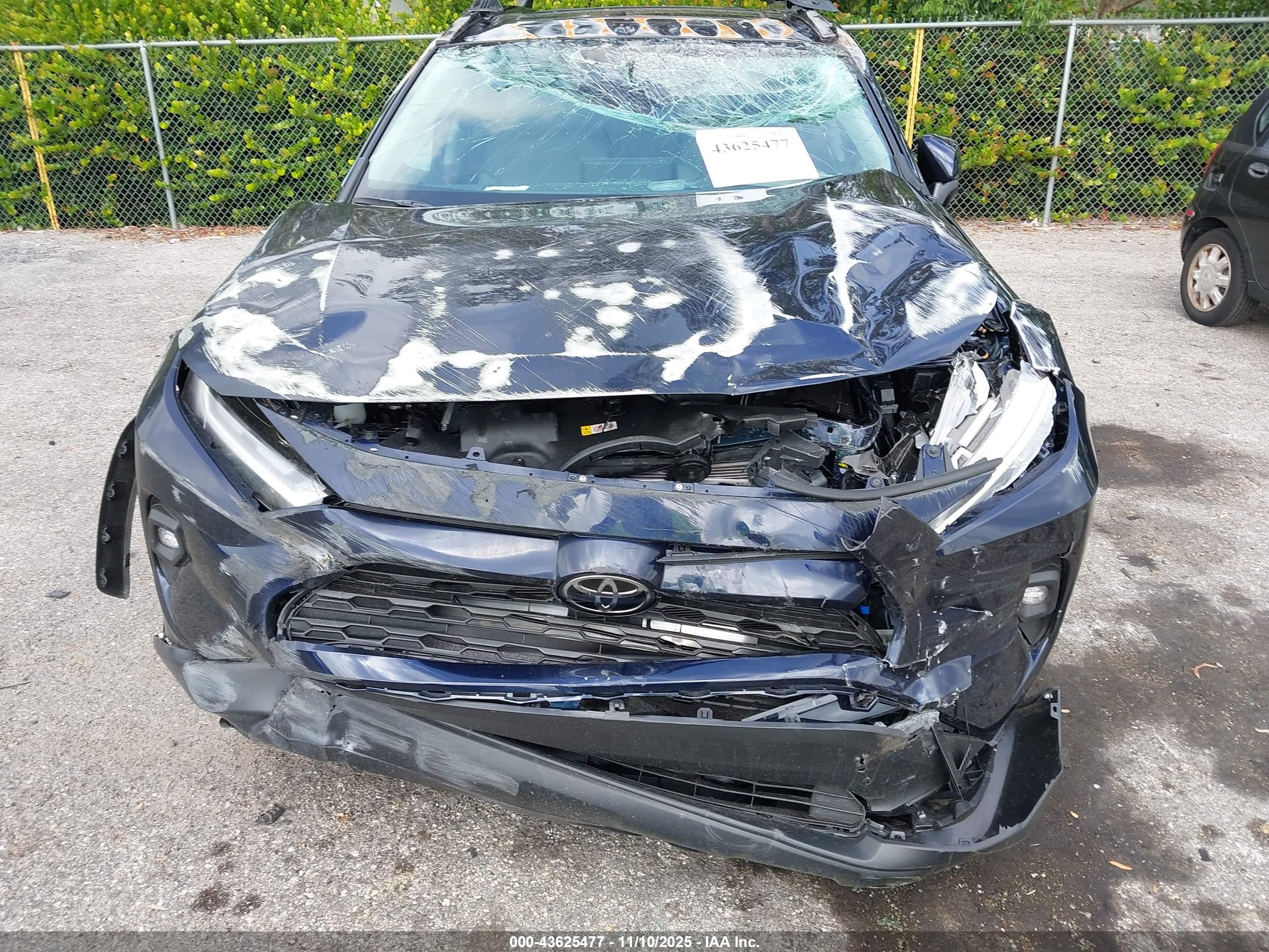TOYOTA RAV4 image 6