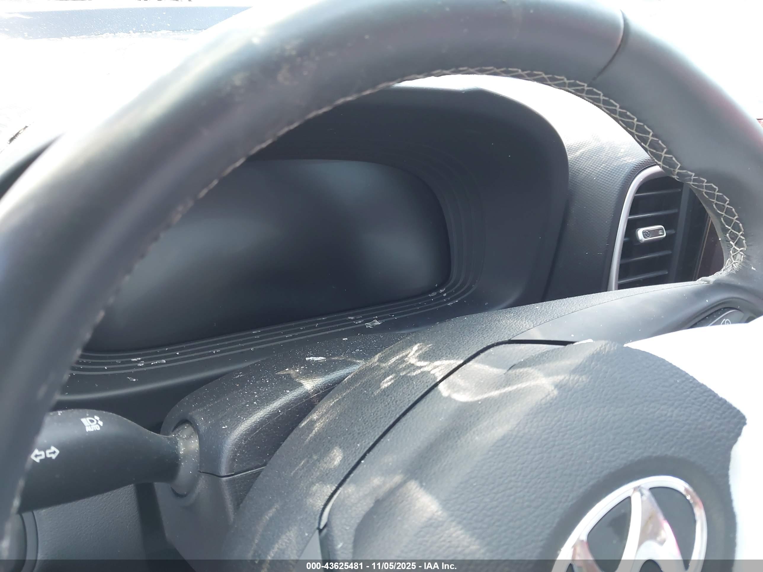 HYUNDAI VENUE image 7