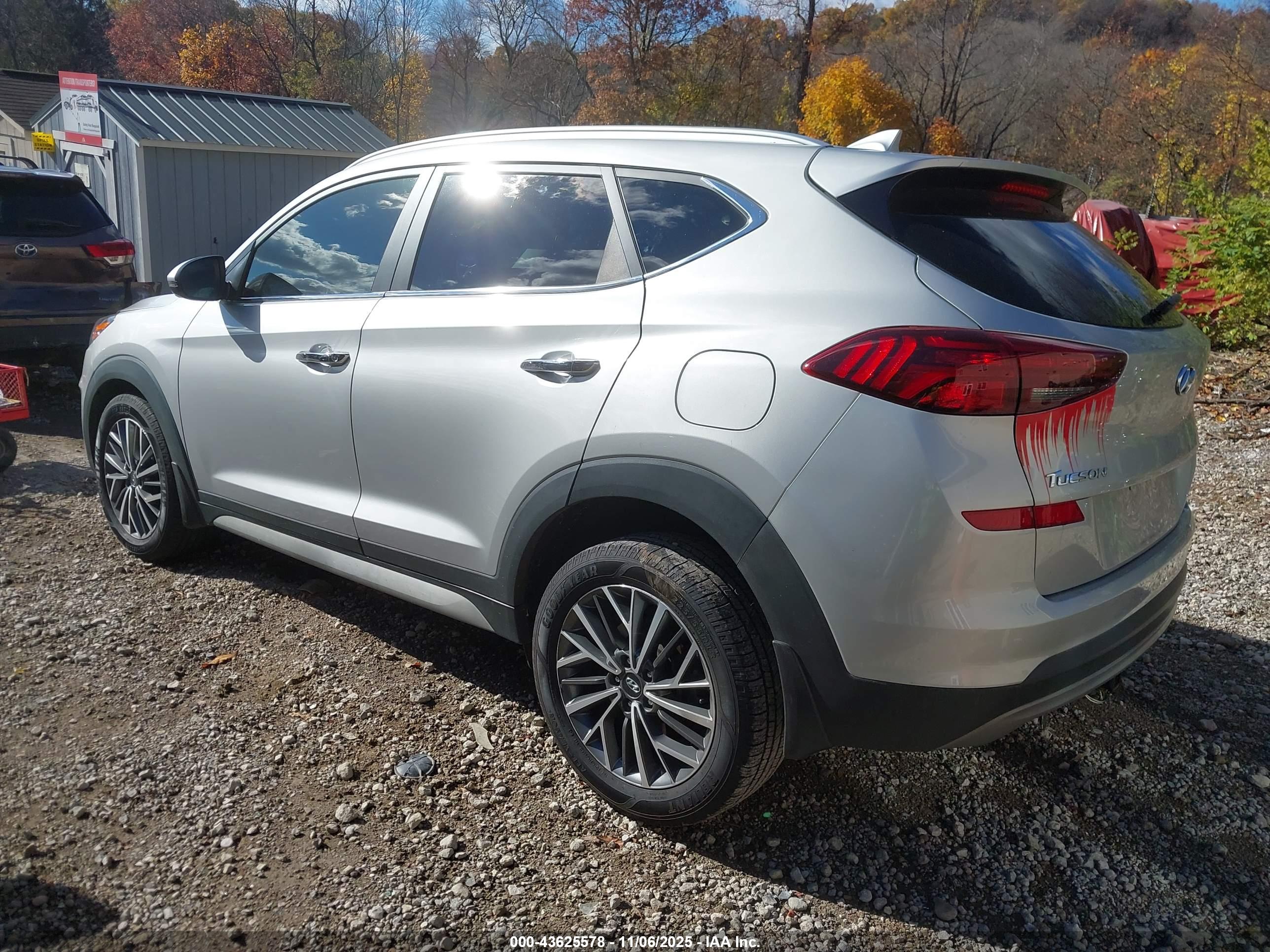 HYUNDAI TUCSON image 3