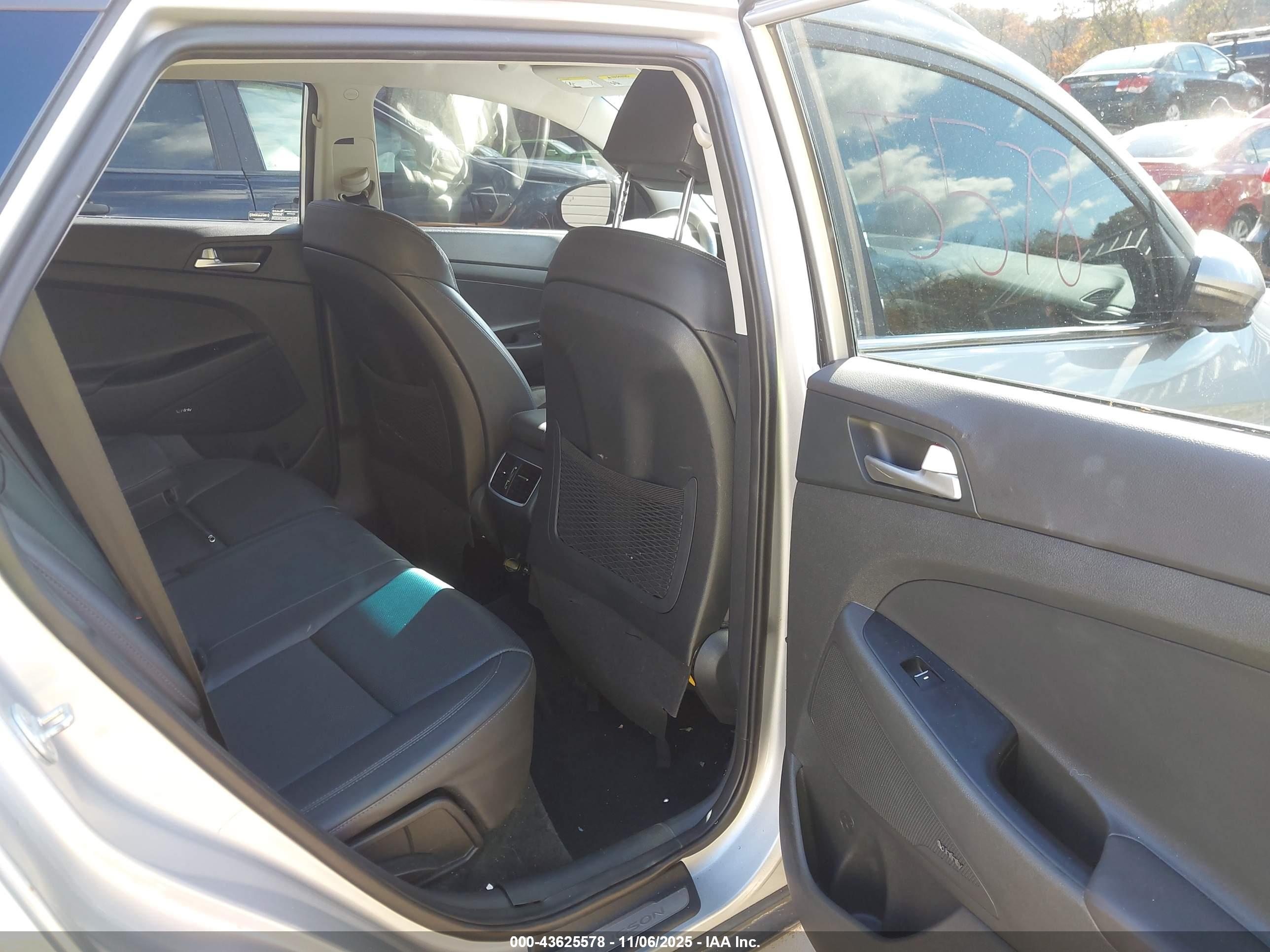 HYUNDAI TUCSON image 8