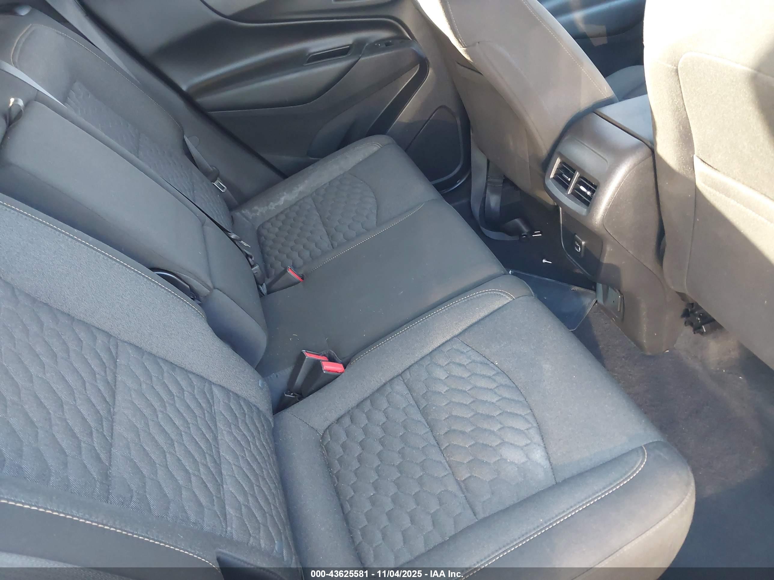 CHEVROLET EQUINOX image 8