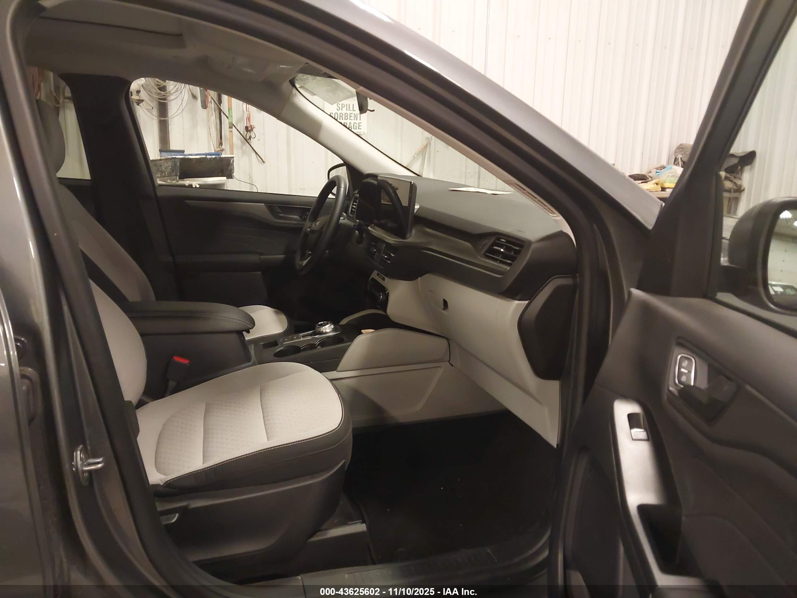FORD ESCAPE image 5