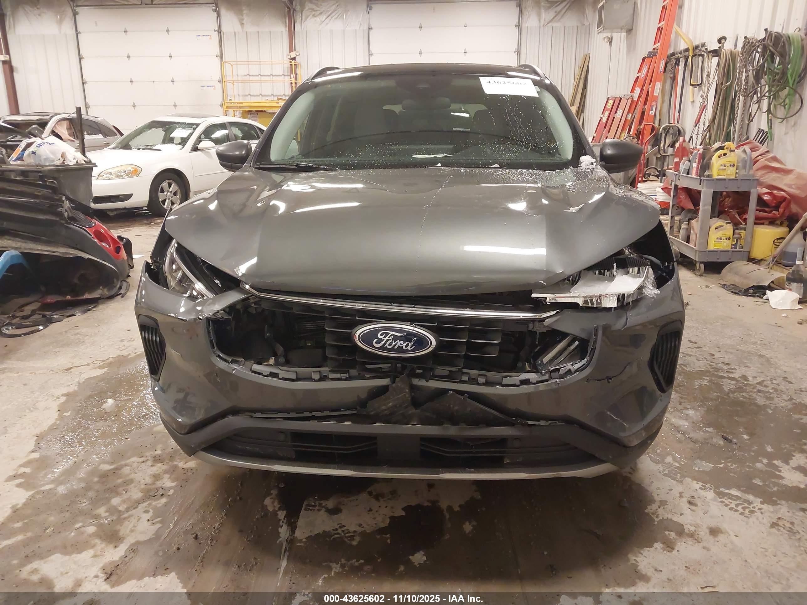 FORD ESCAPE image 6