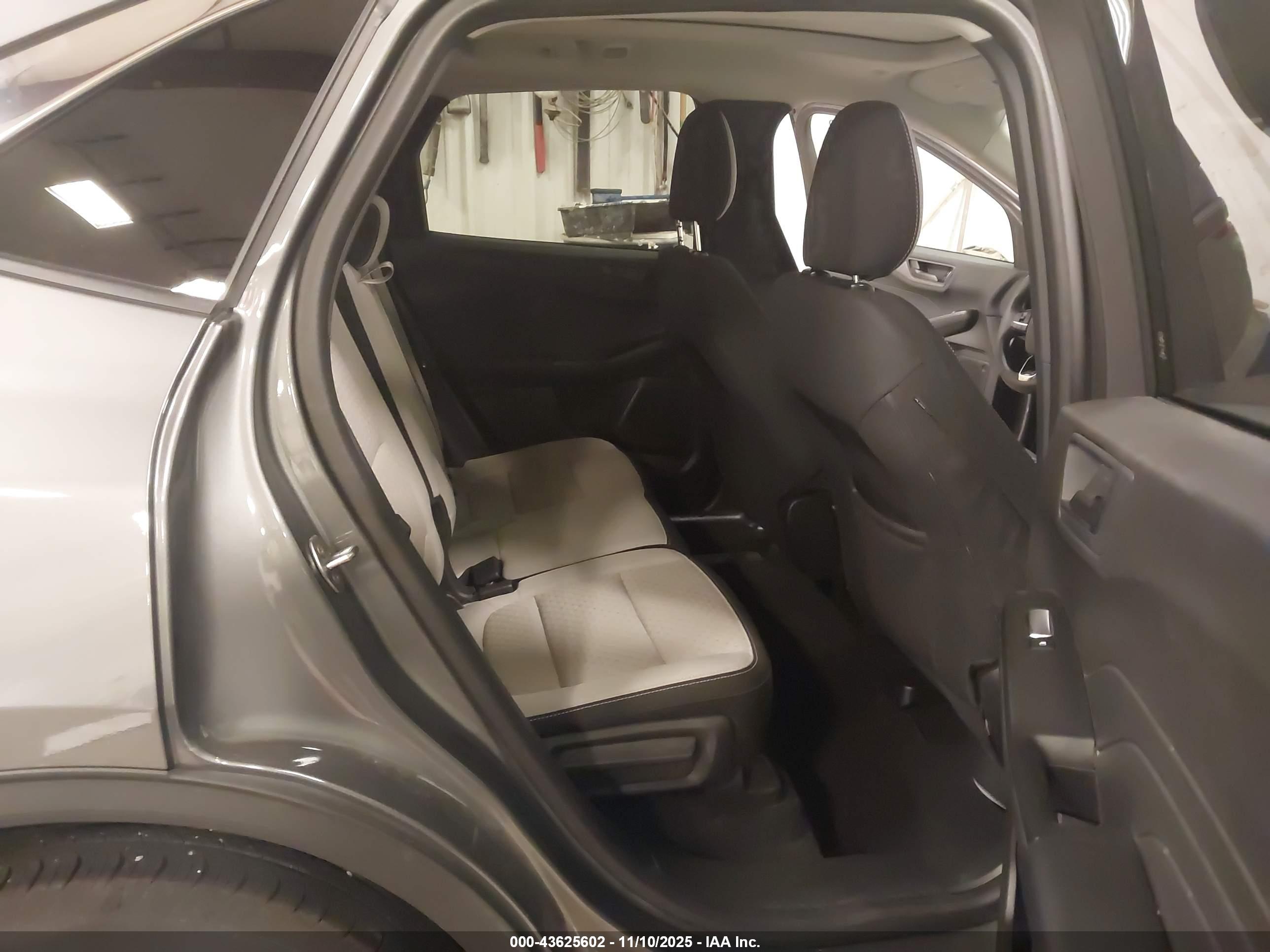 FORD ESCAPE image 8