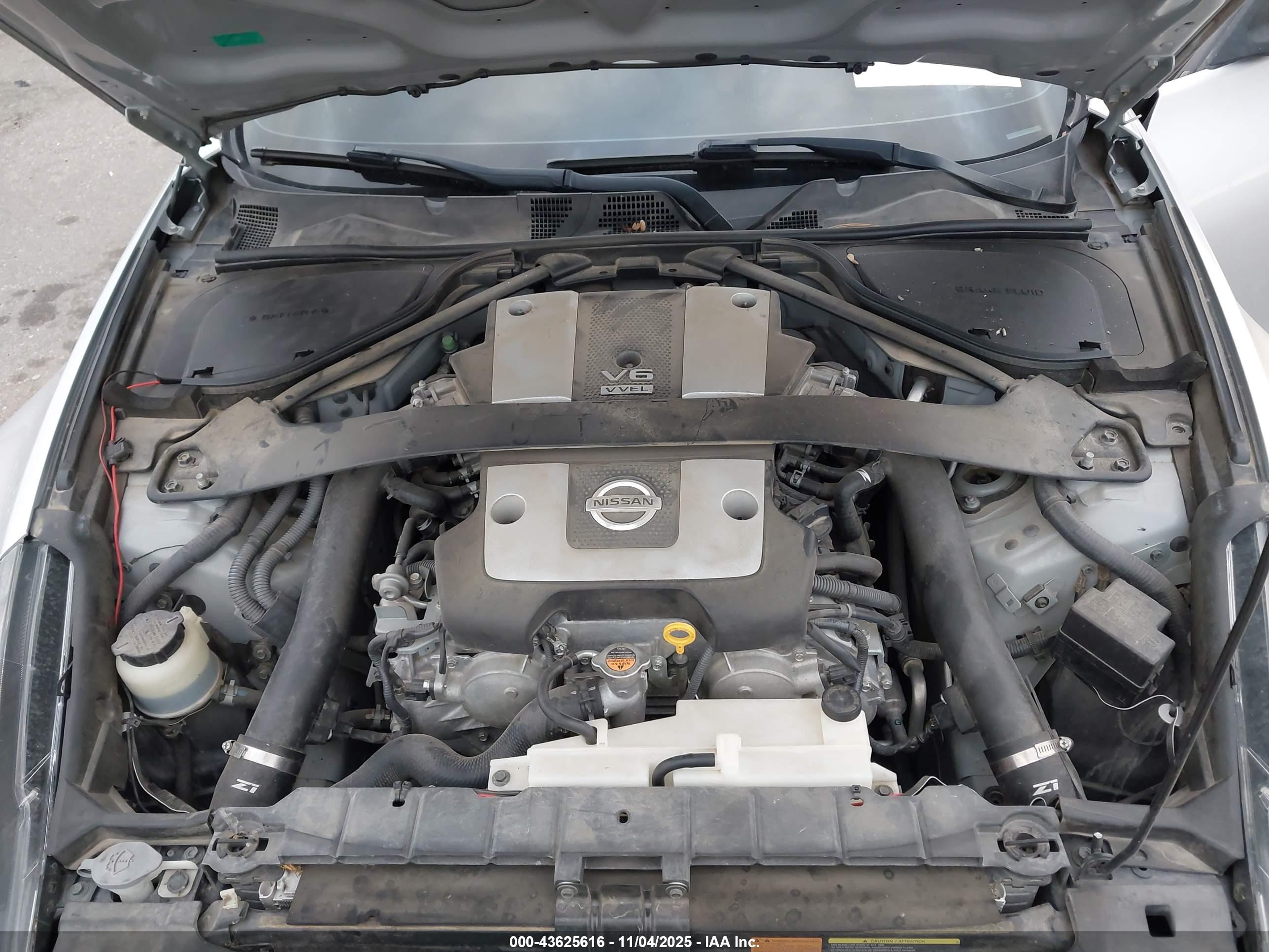 NISSAN 370Z image 10