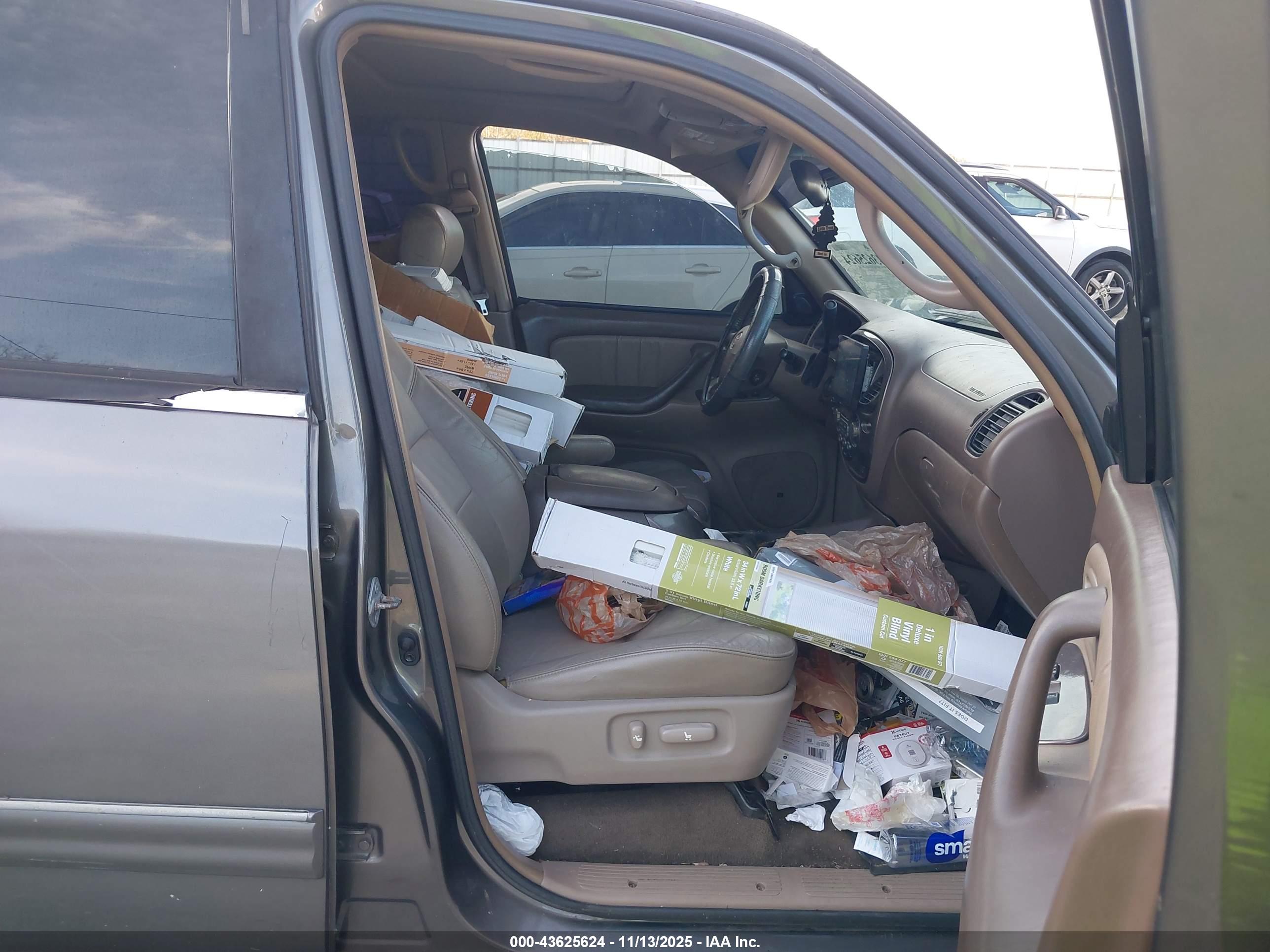 TOYOTA SEQUOIA image 5