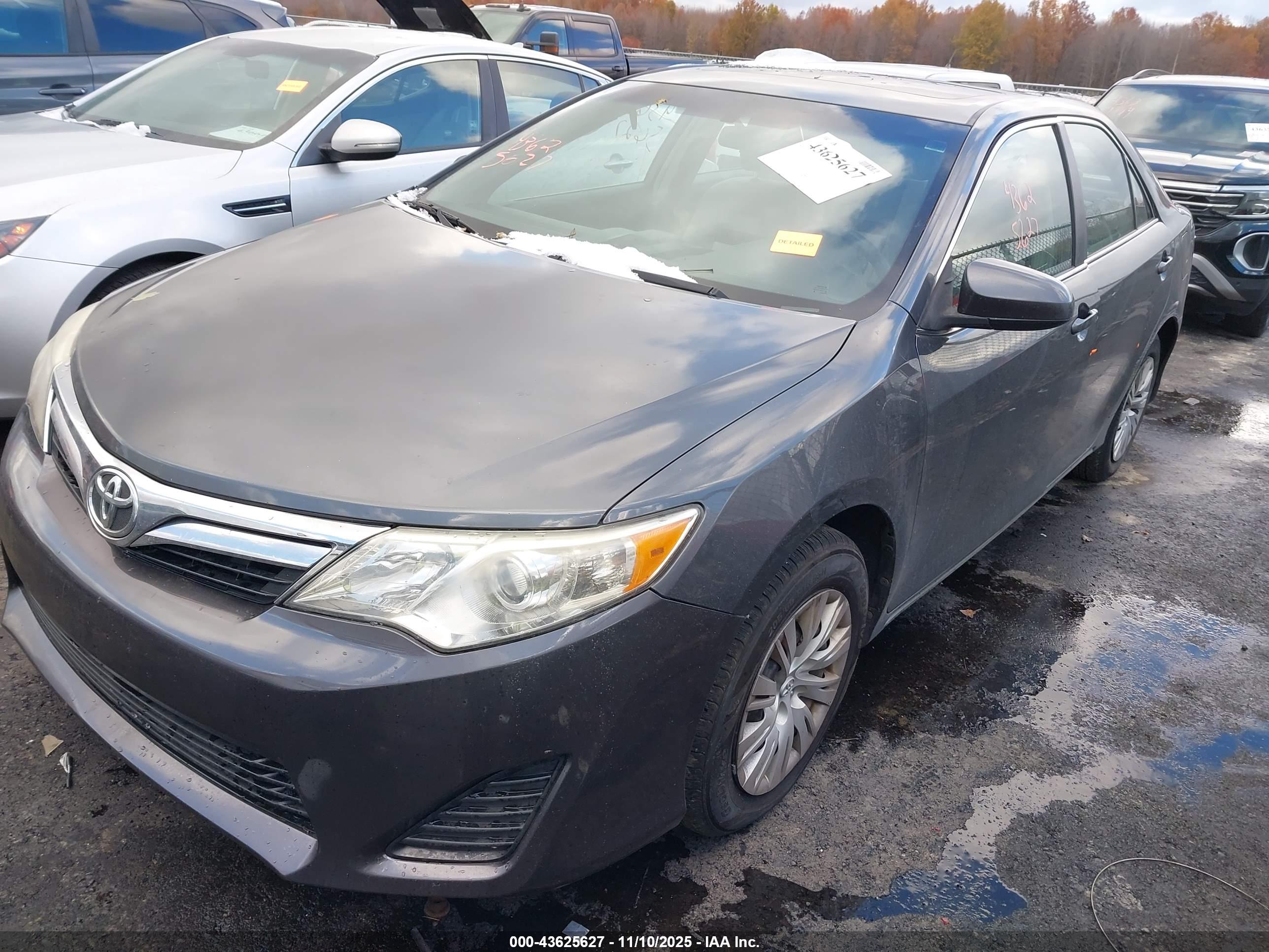 TOYOTA CAMRY image 2