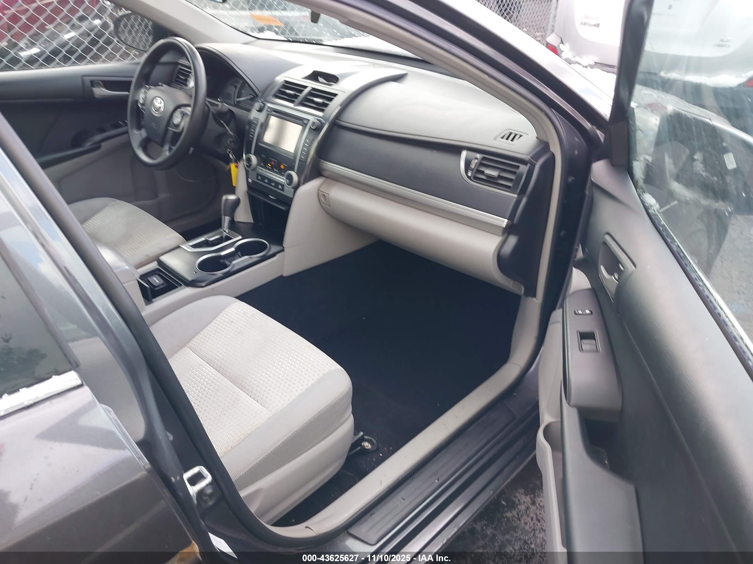 TOYOTA CAMRY image 5