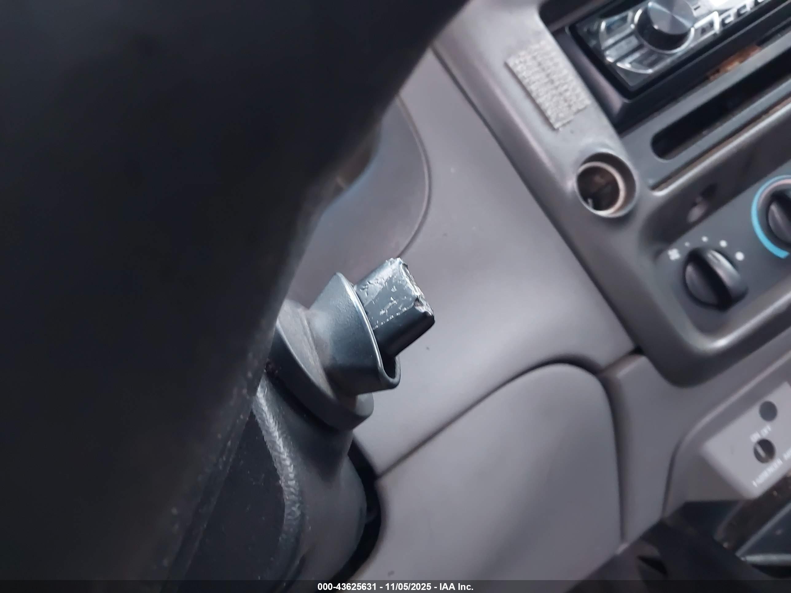 MAZDA B2300 image 11