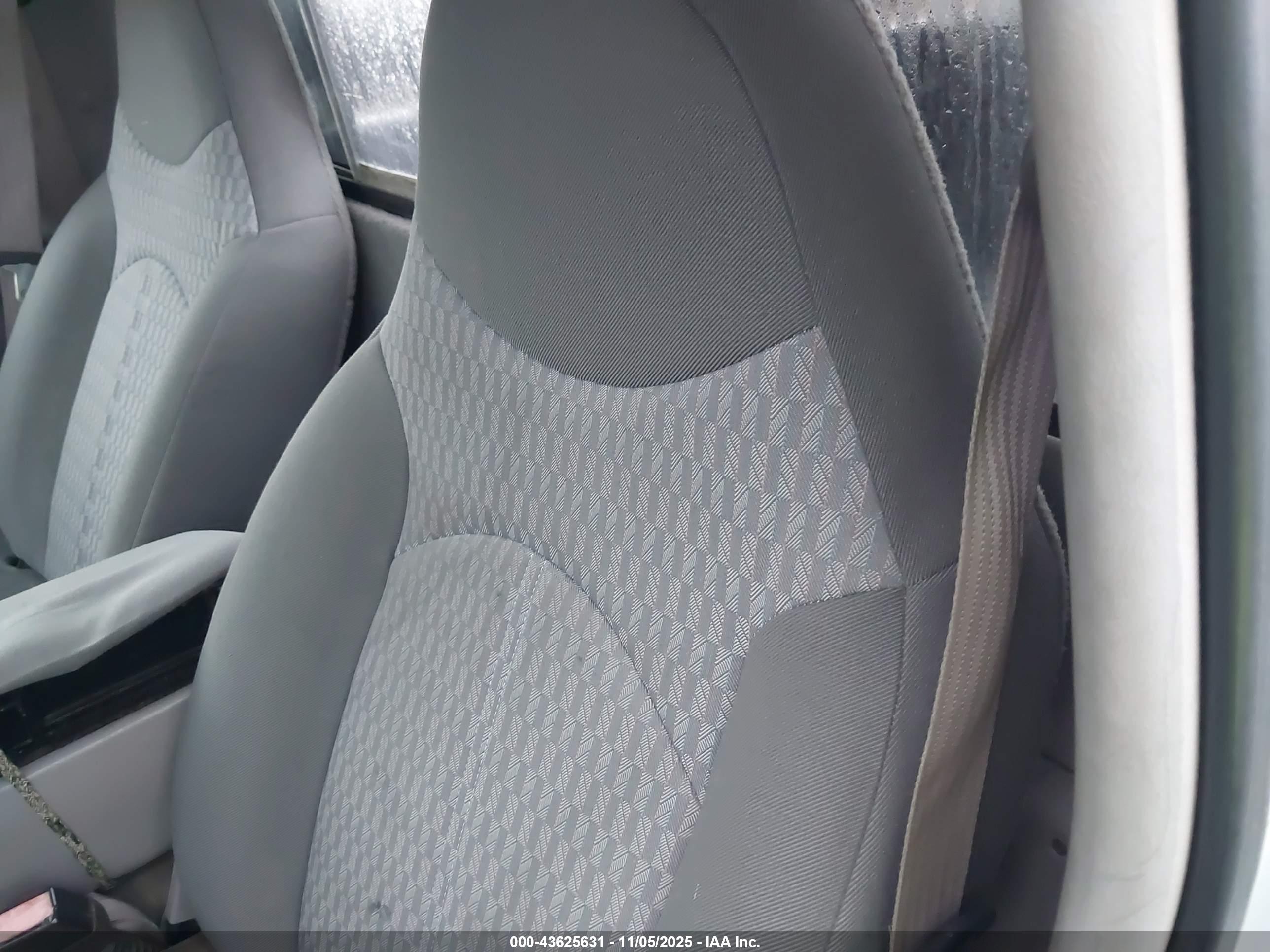 MAZDA B2300 image 8
