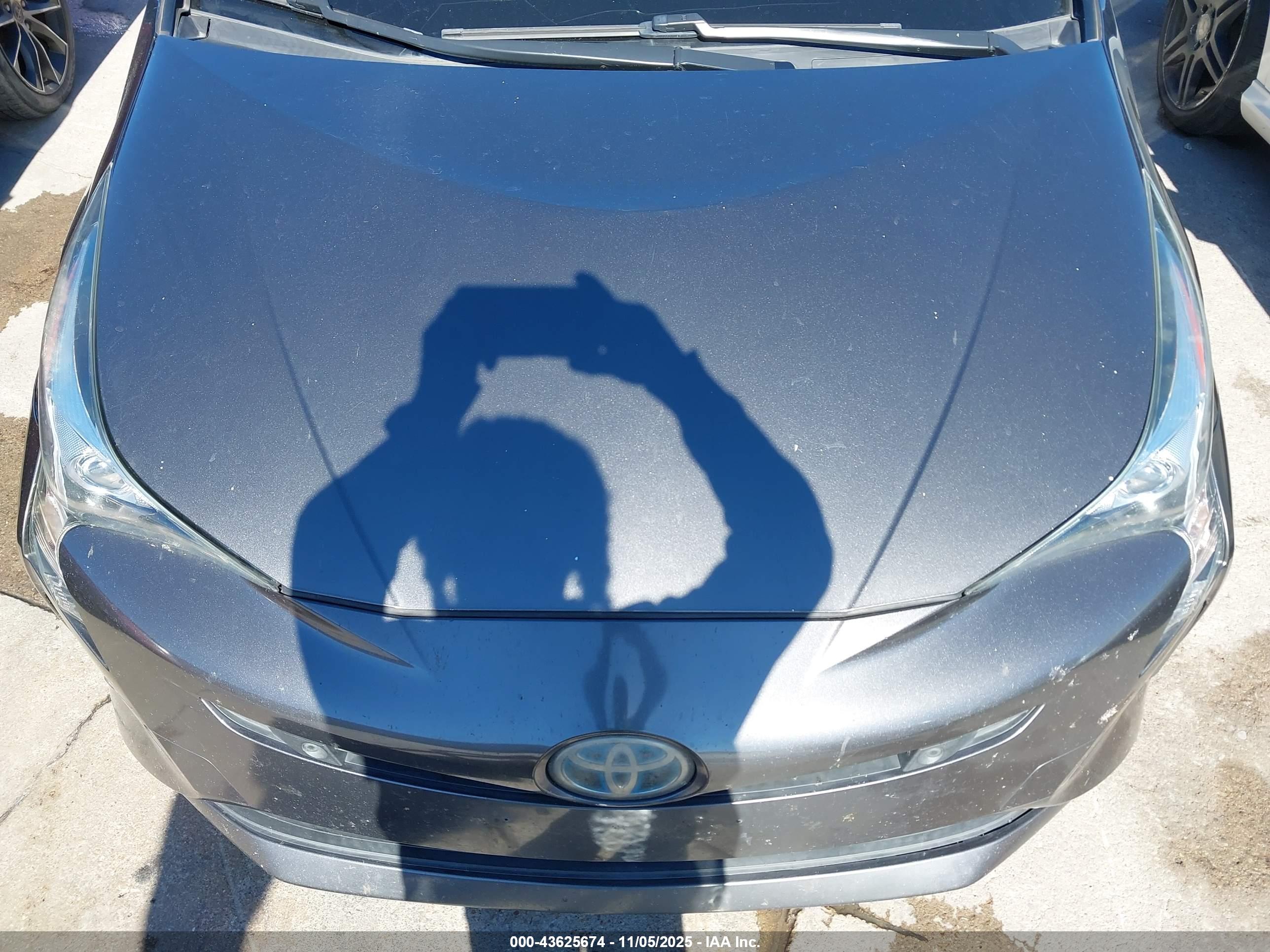 TOYOTA PRIUS image 10