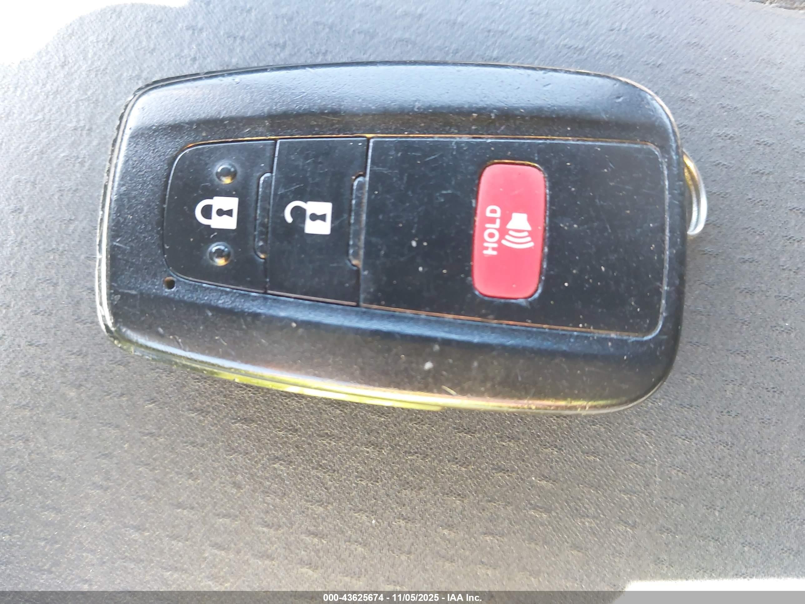 TOYOTA PRIUS image 11