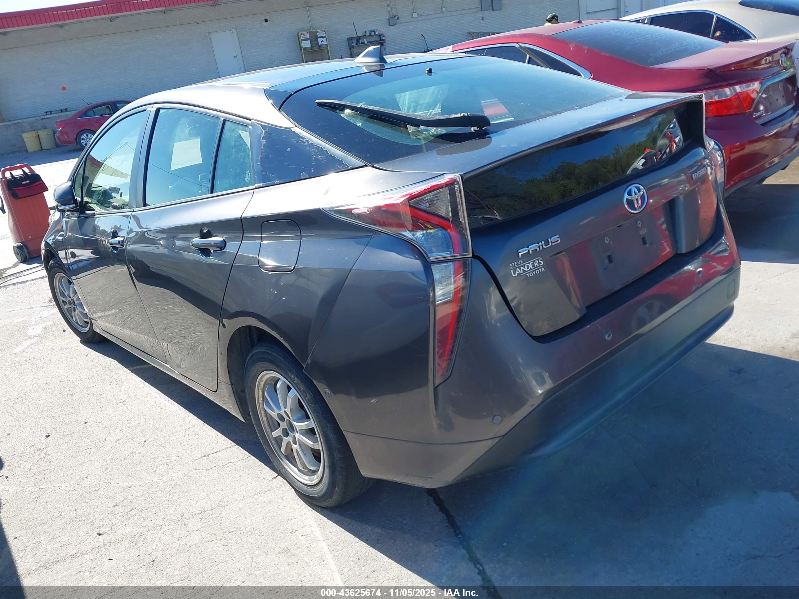 TOYOTA PRIUS image 3