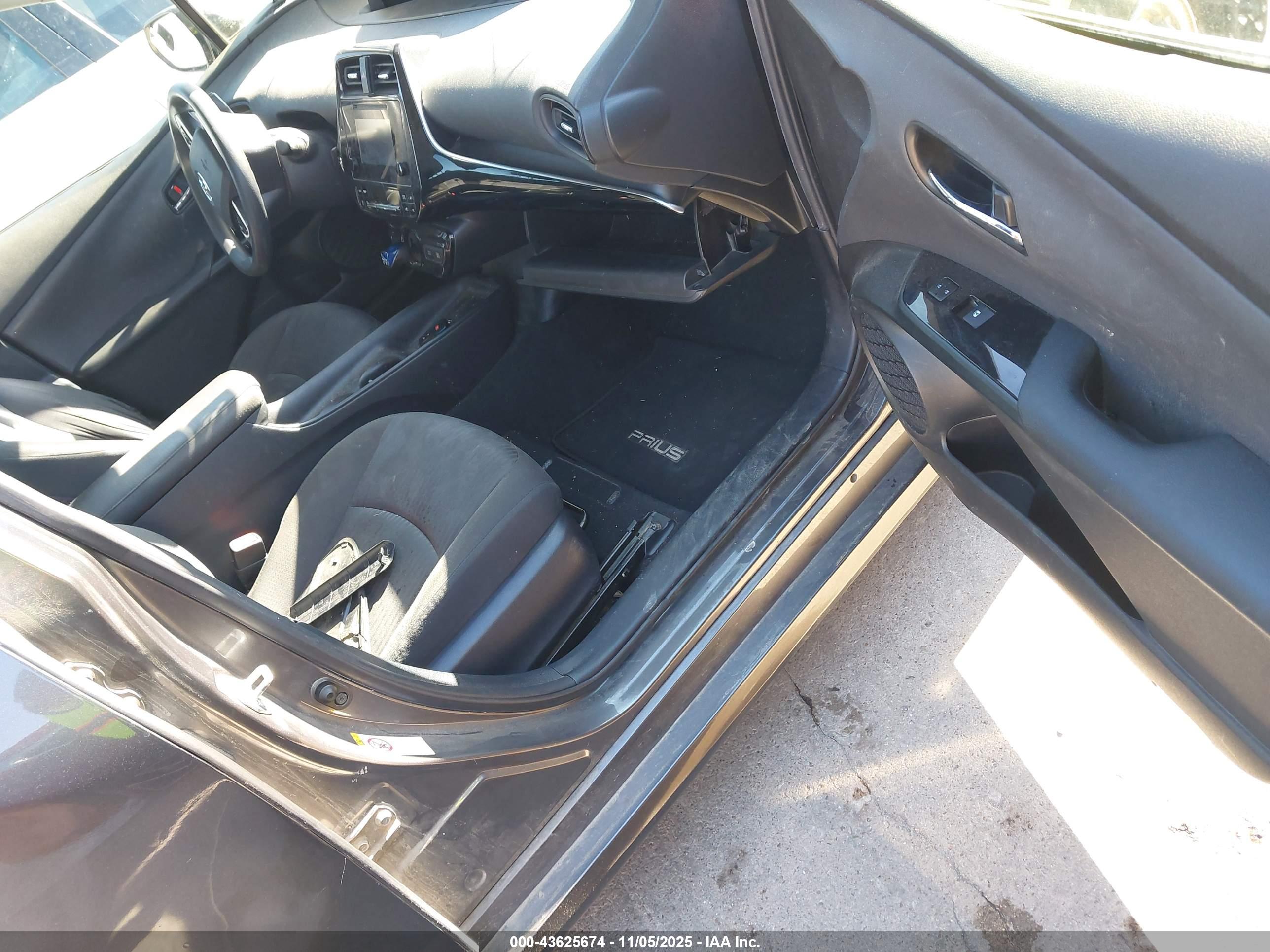TOYOTA PRIUS image 5