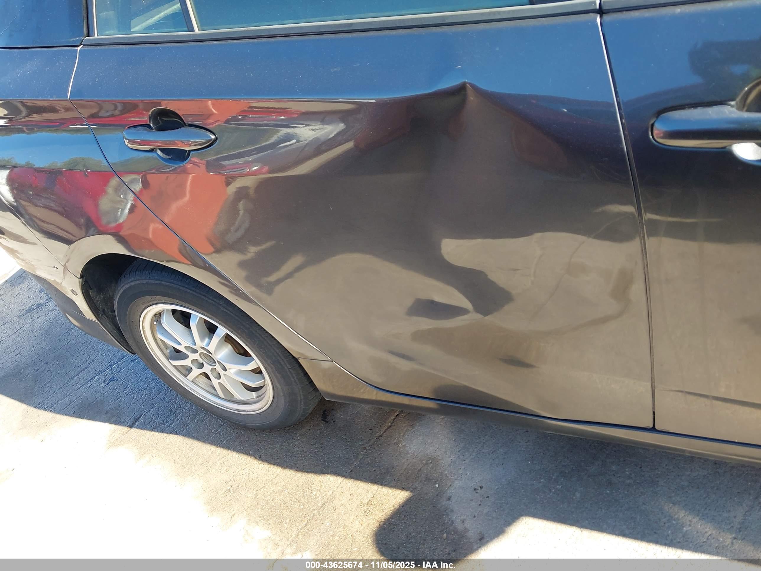 TOYOTA PRIUS image 6