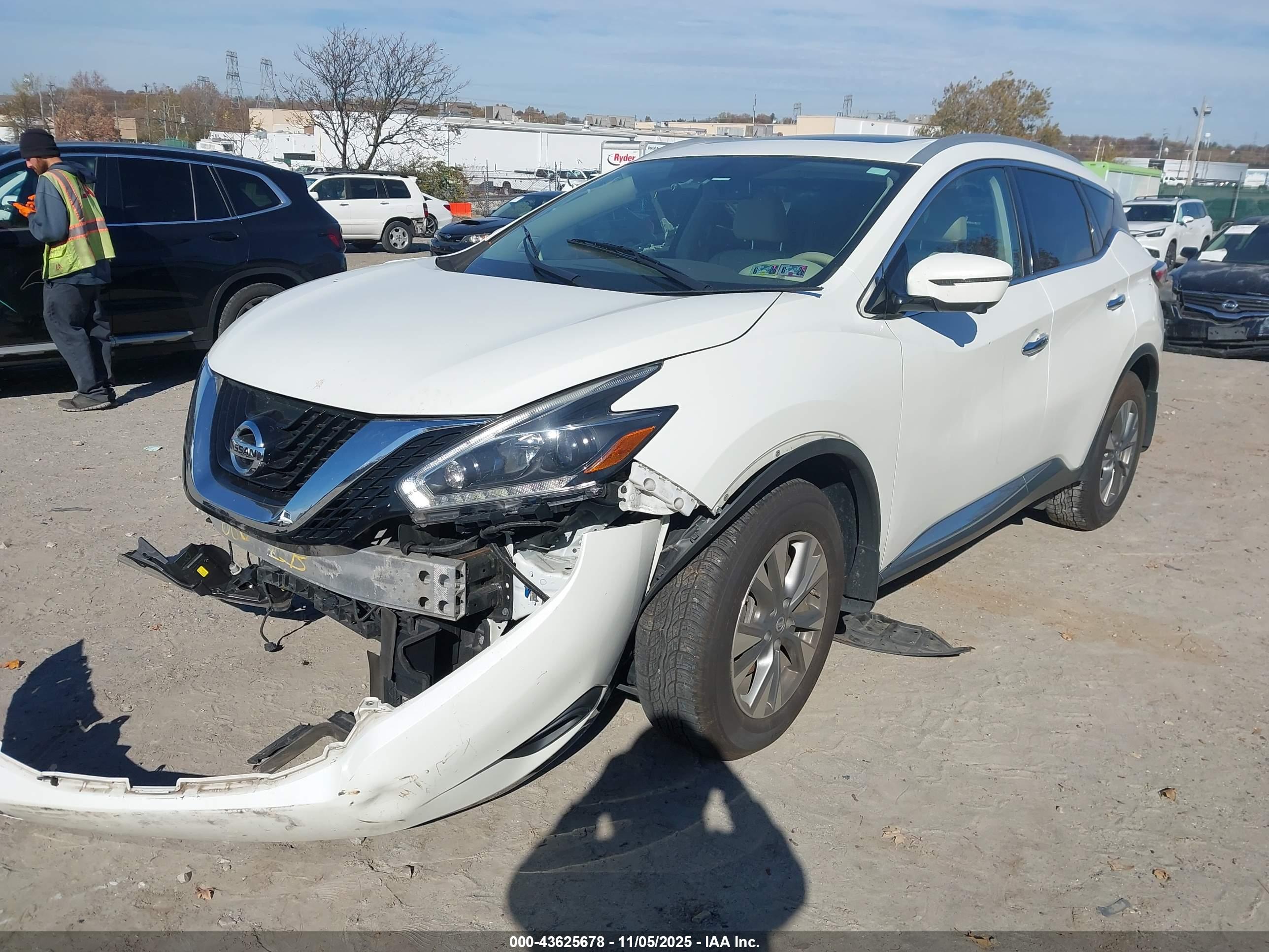 NISSAN MURANO image 2