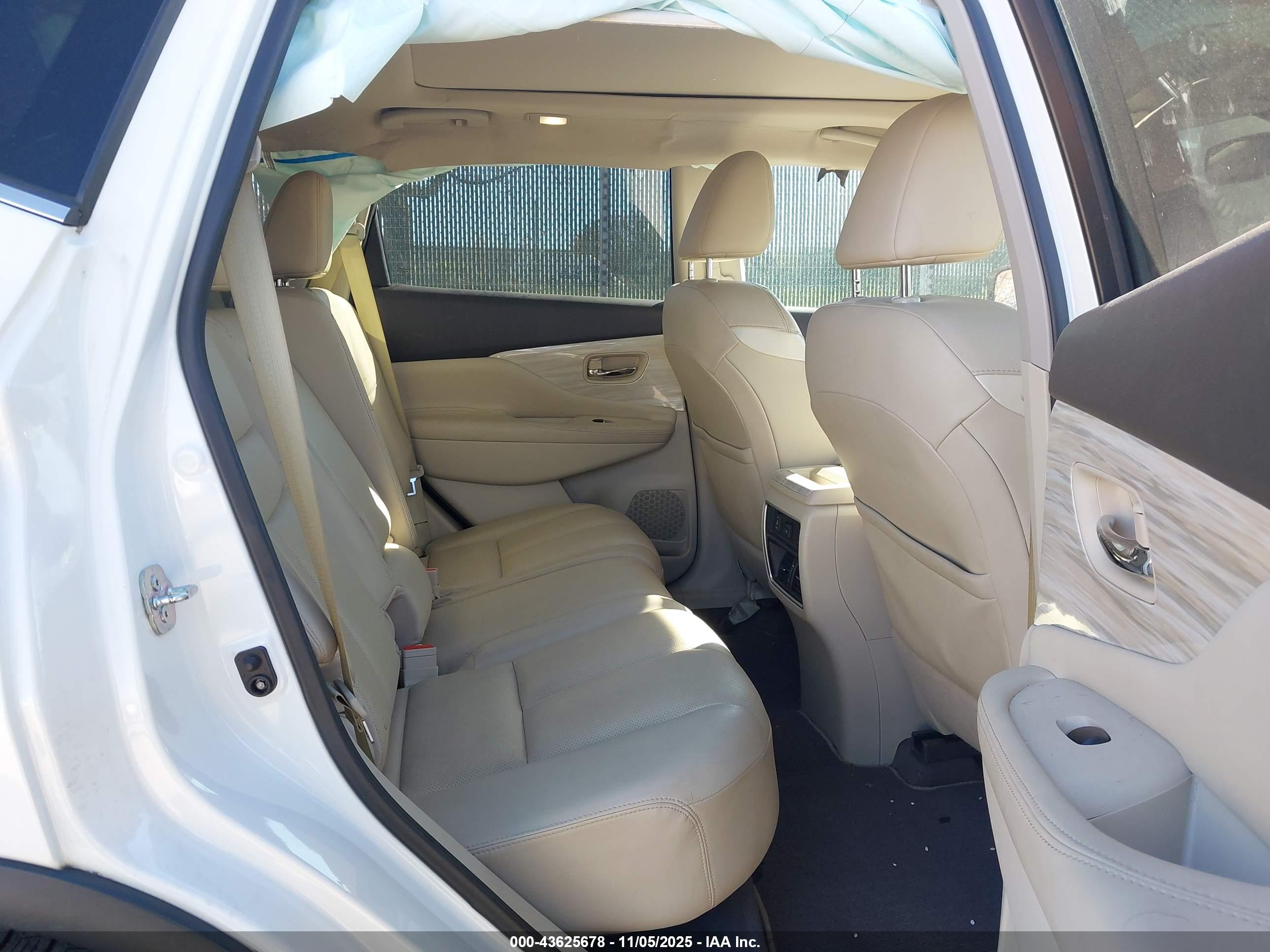 NISSAN MURANO image 8