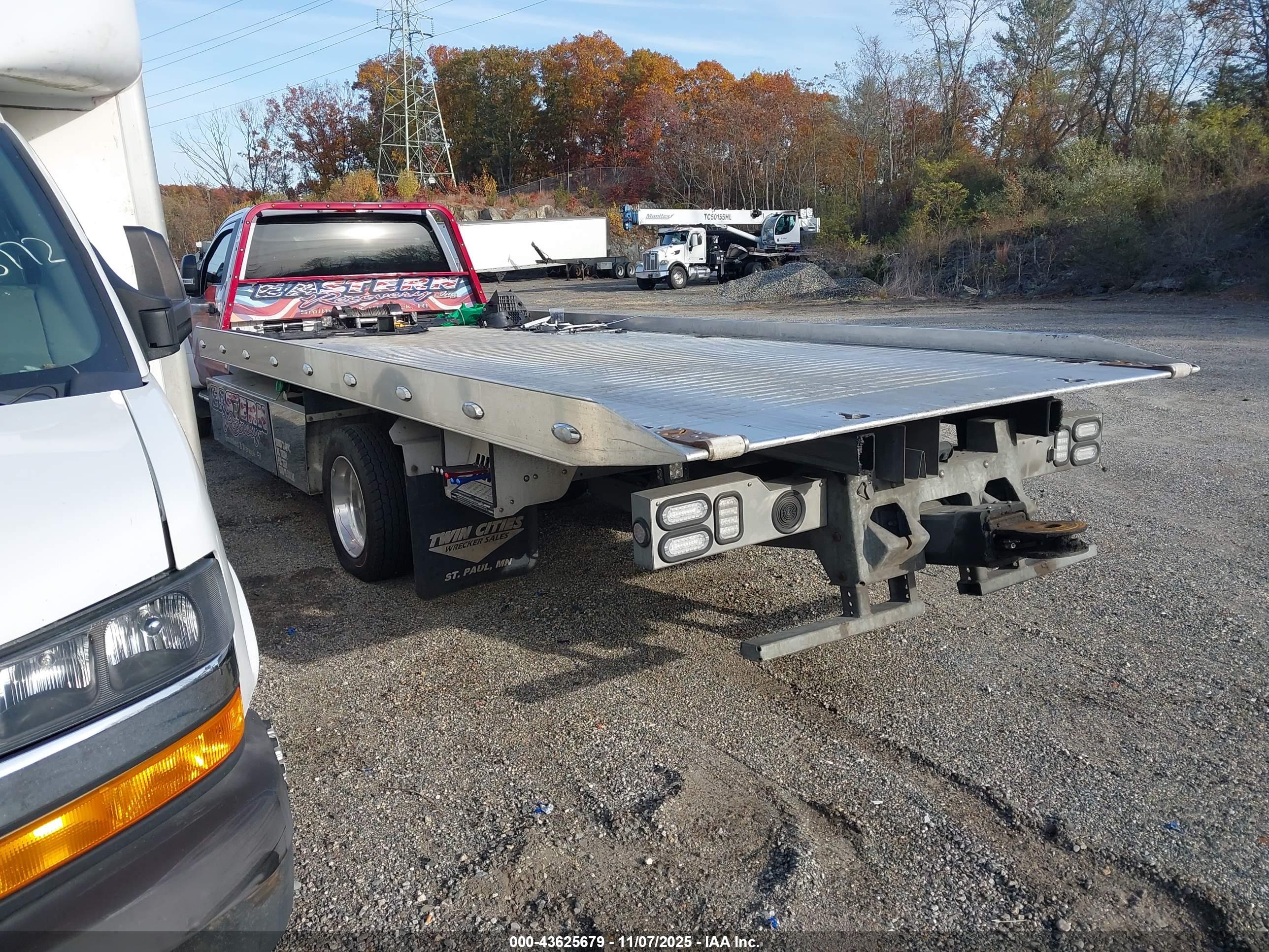 FORD F-550 image 3