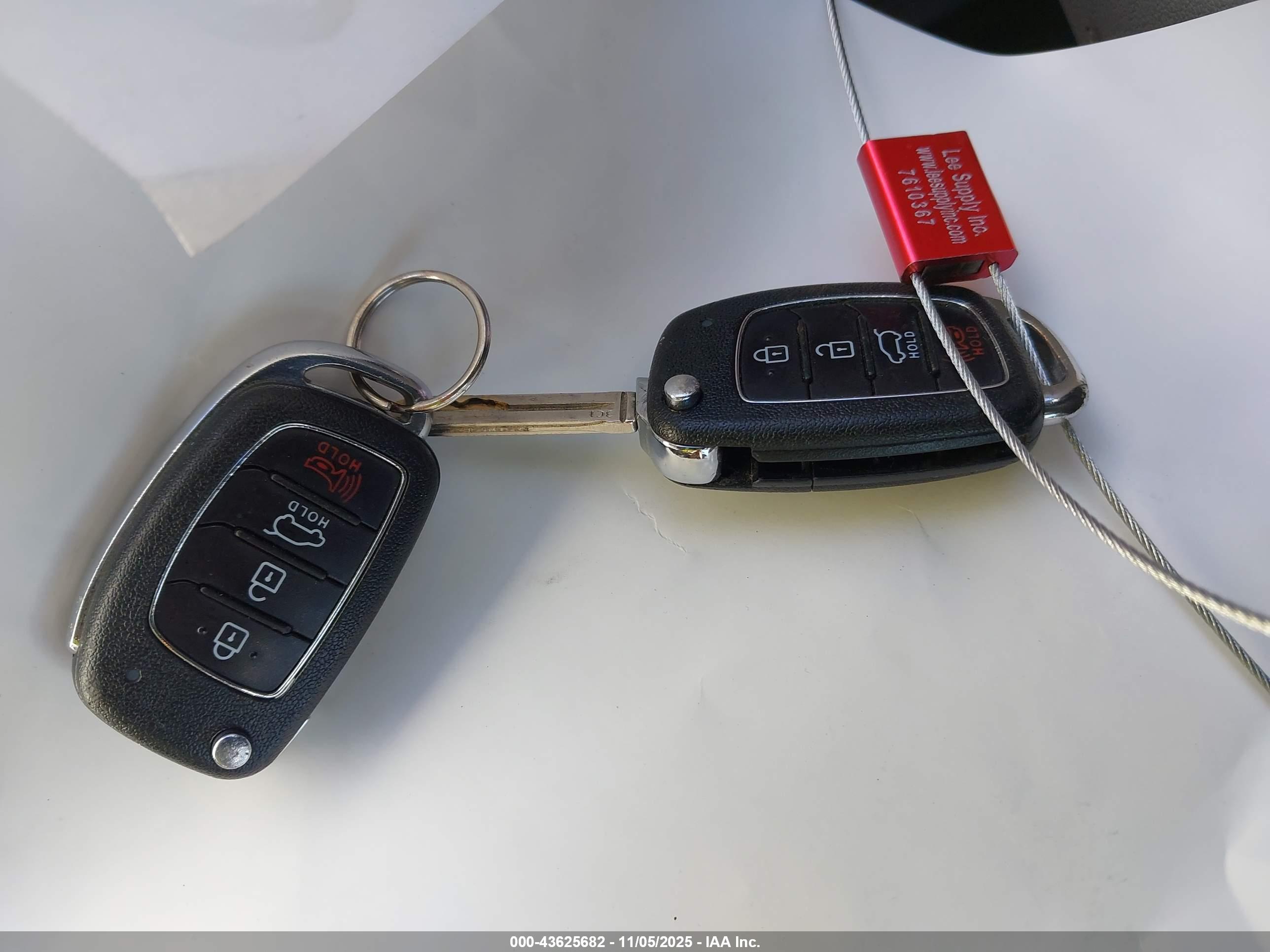 HYUNDAI TUCSON image 11