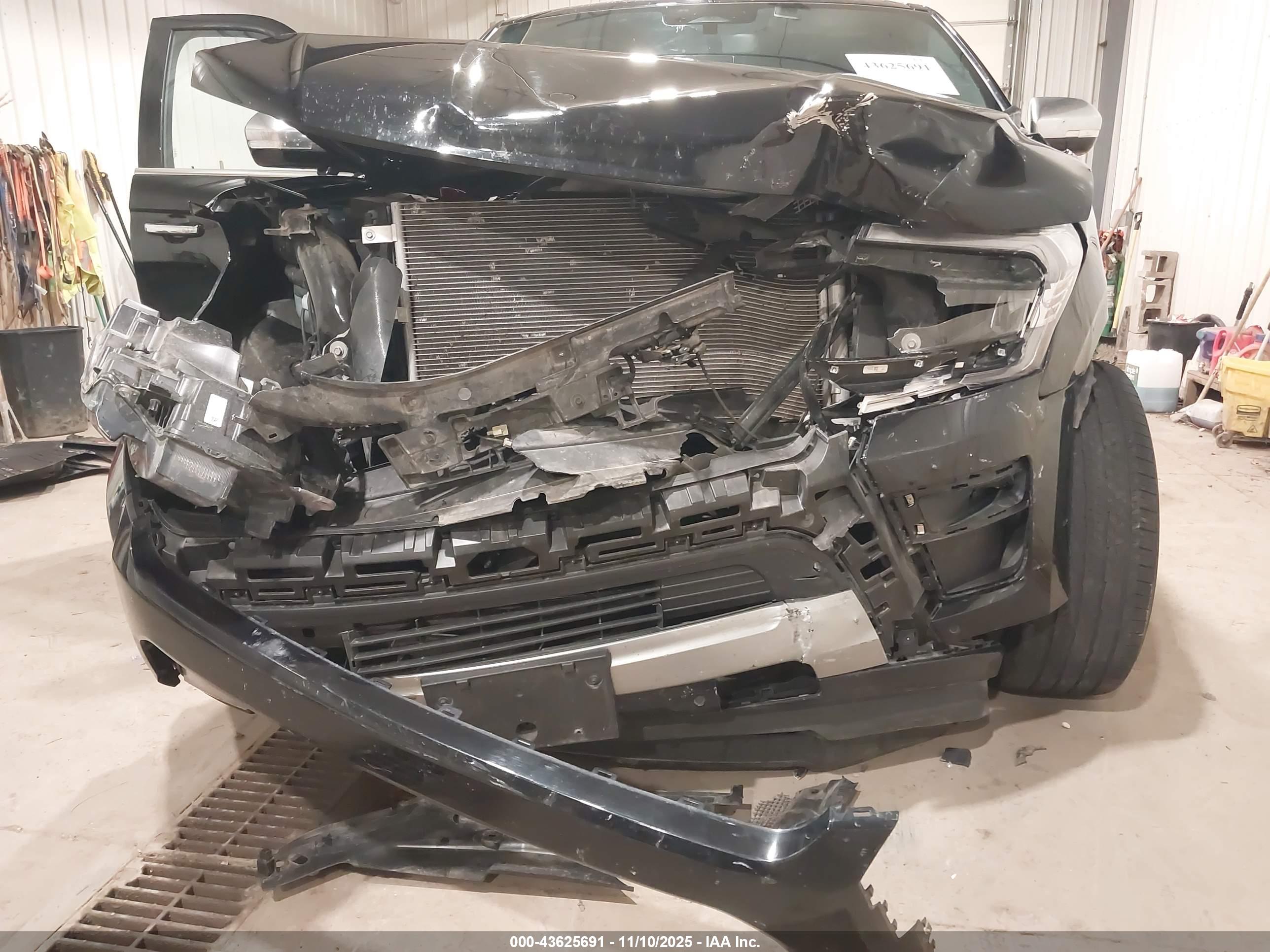 FORD EXPEDITION image 6