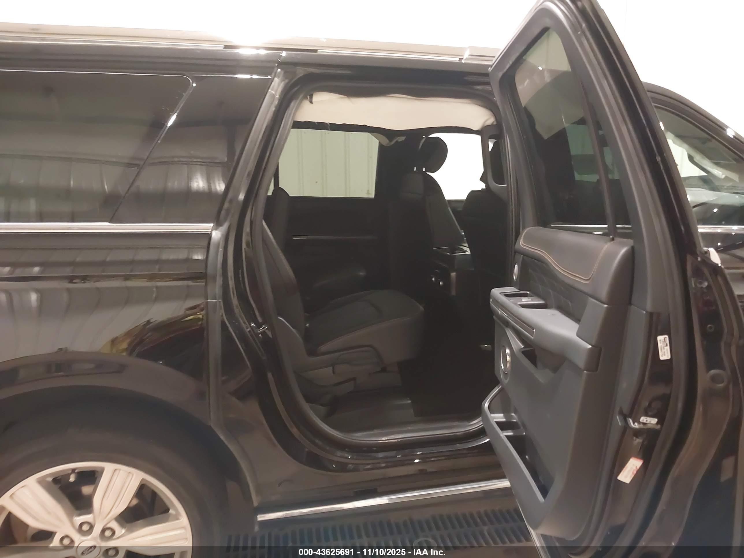 FORD EXPEDITION image 8