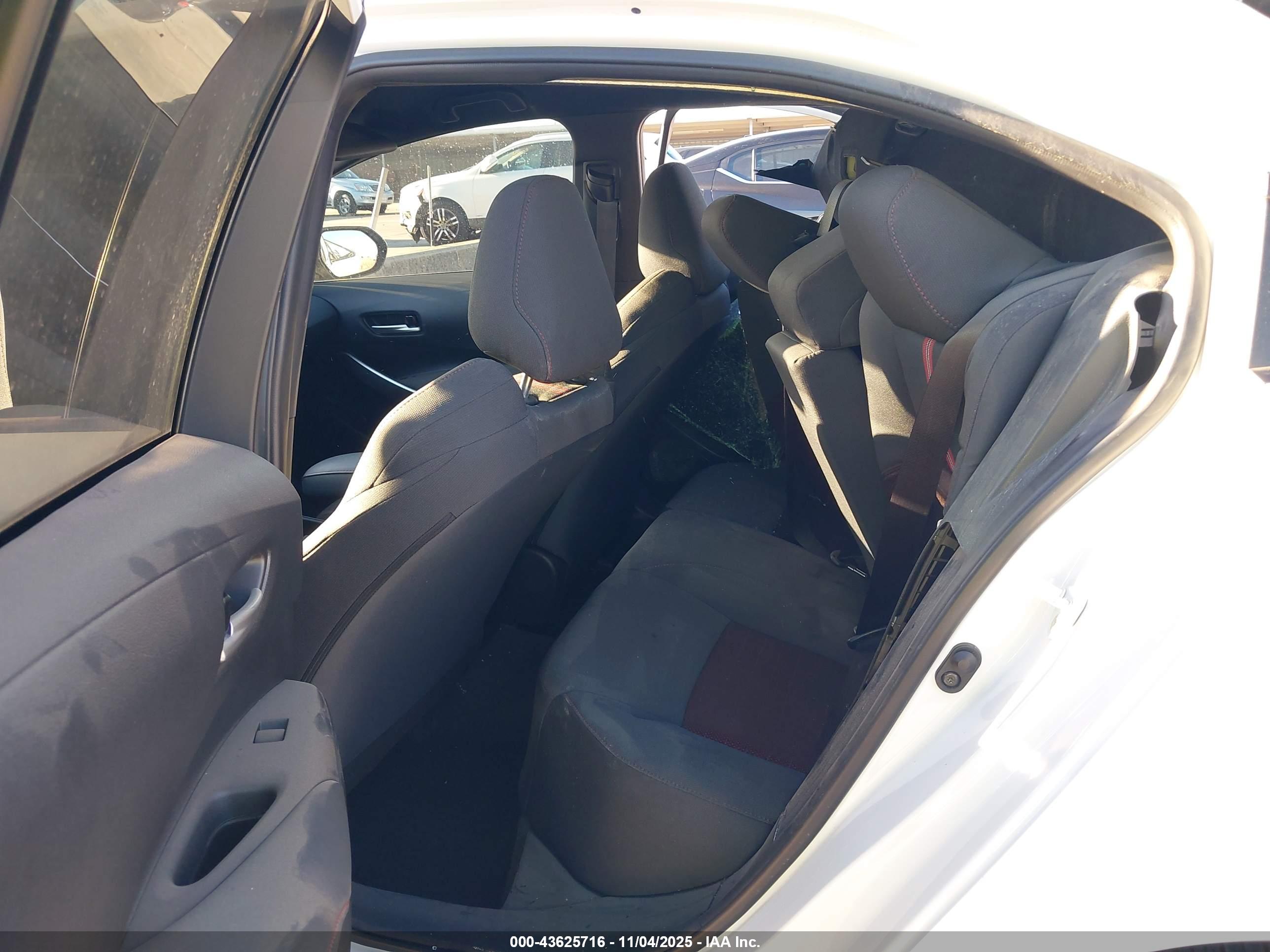TOYOTA COROLLA image 8