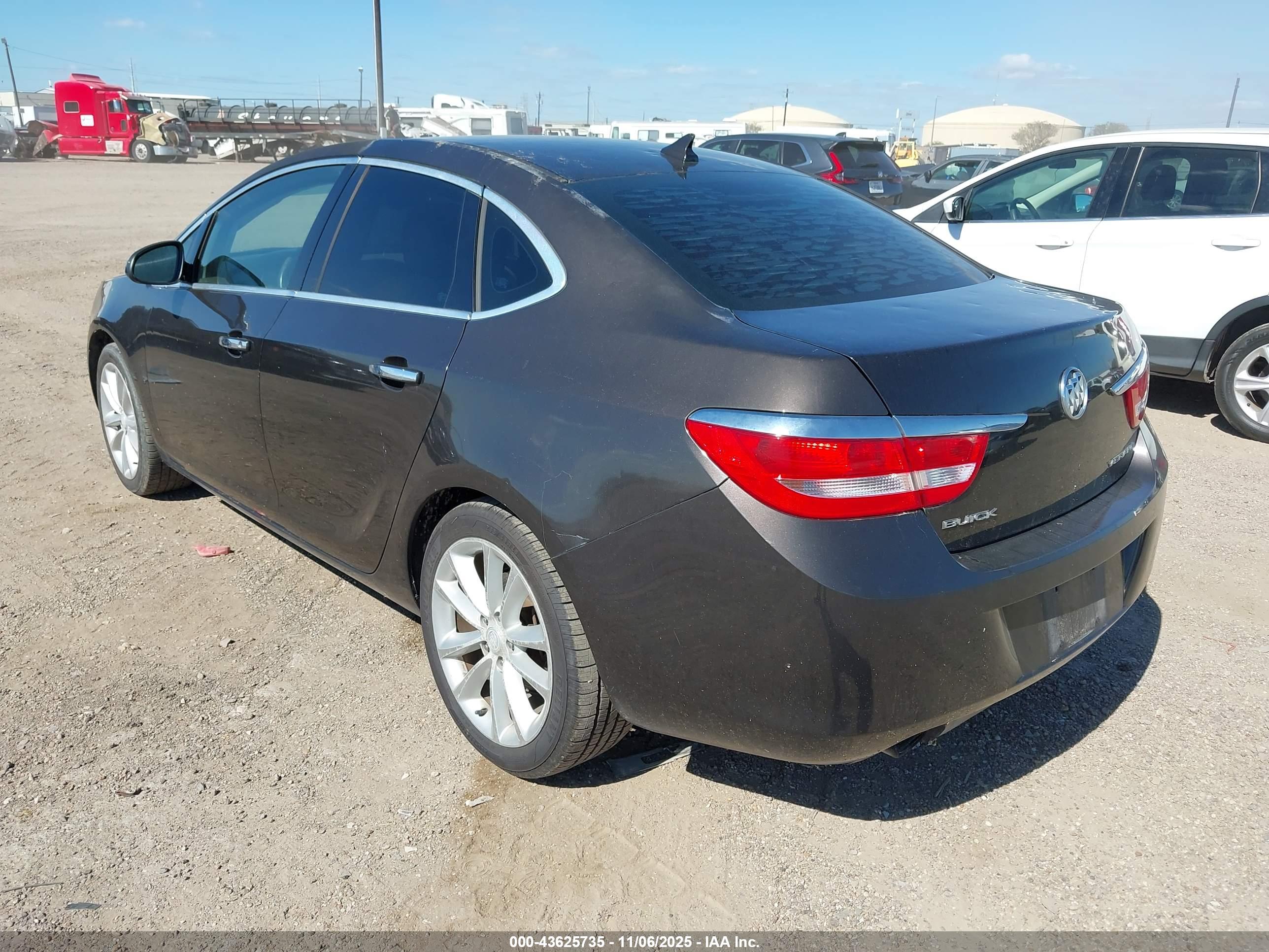 BUICK VERANO image 3
