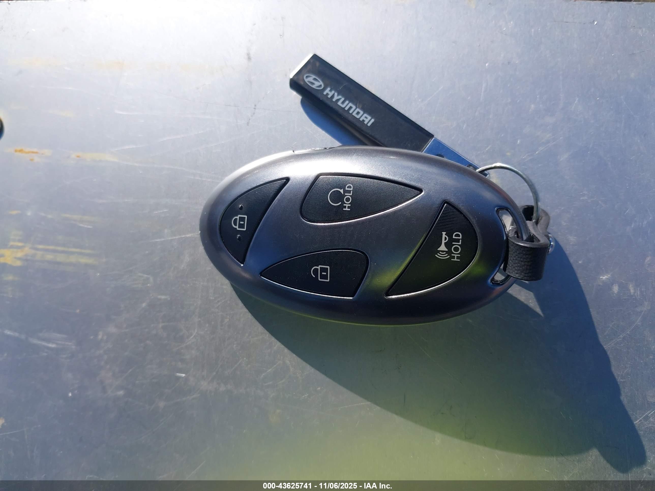HYUNDAI TUCSON image 11