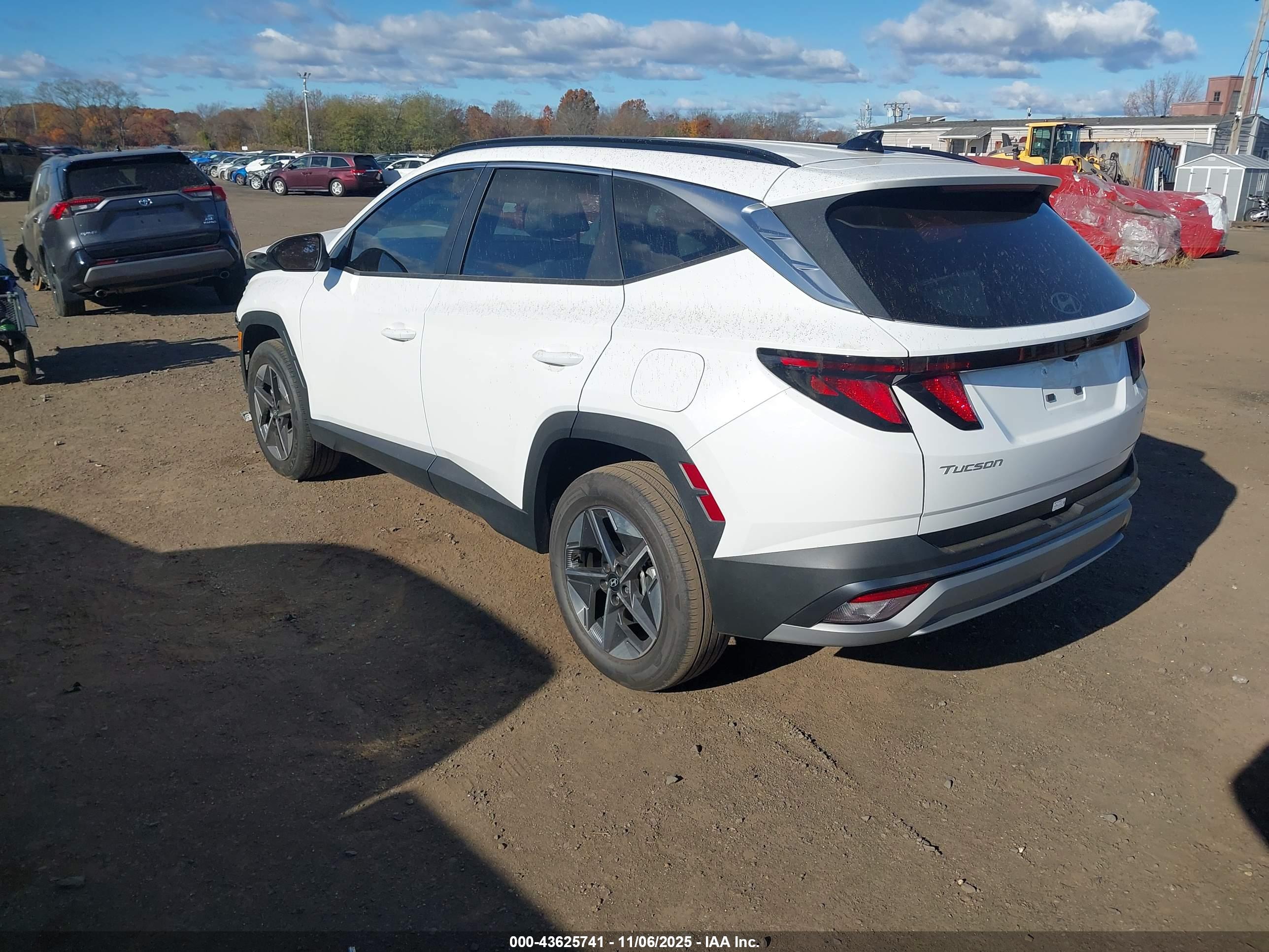 HYUNDAI TUCSON image 3